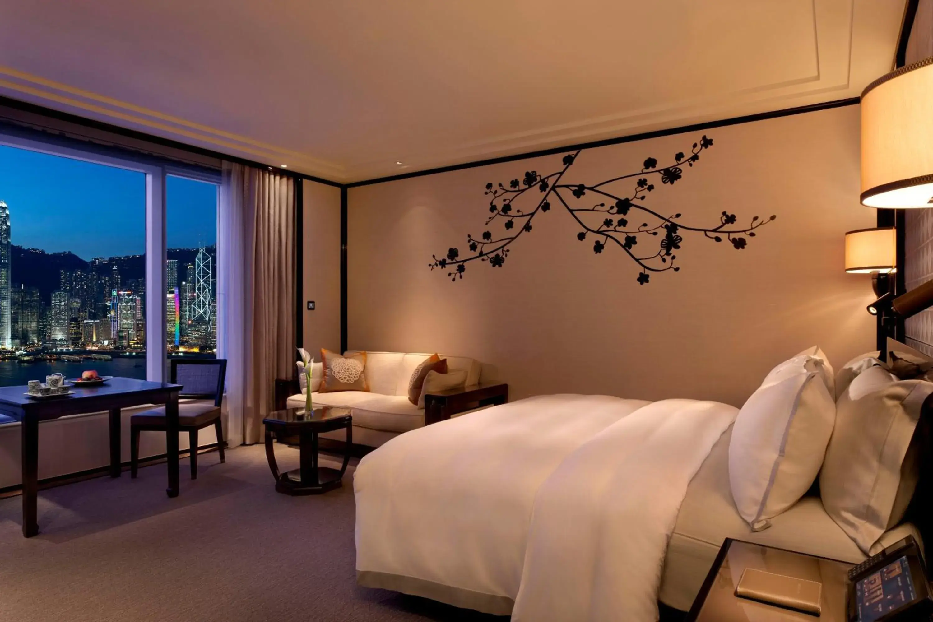 View (from property/room), Bed in The Peninsula Hong Kong View (from property/room), Bed in The Peninsula Hong Kong
