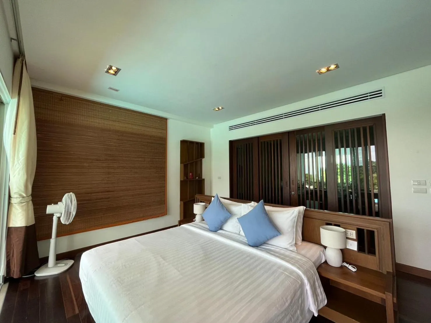 Bed in Villa Tantawan Resort - Private Pool Villas