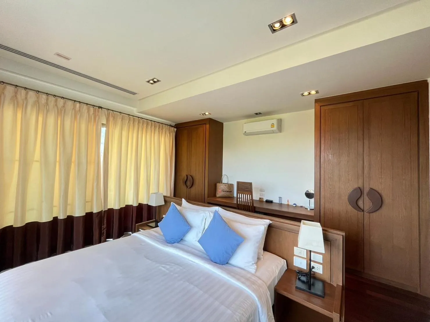 Bed in Villa Tantawan Resort - Private Pool Villas