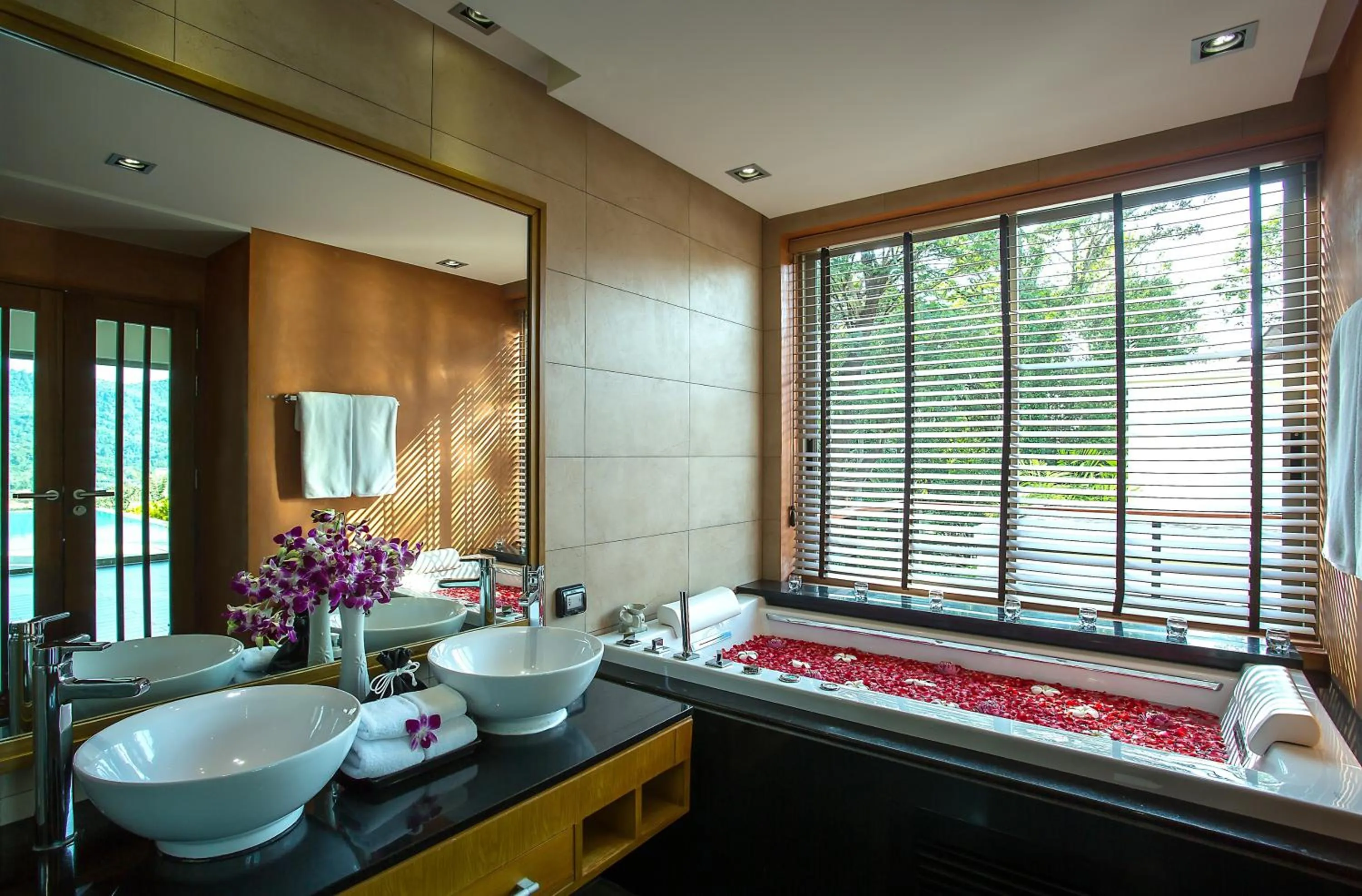 Bathroom in Villa Tantawan Resort - Private Pool Villas