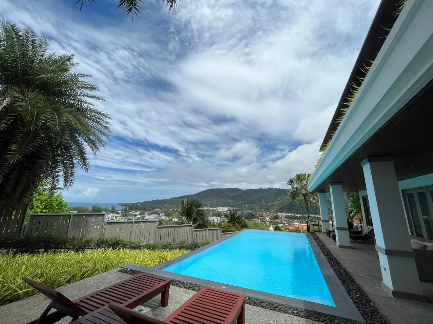 Swimming pool in Villa Tantawan Resort - Private Pool Villas