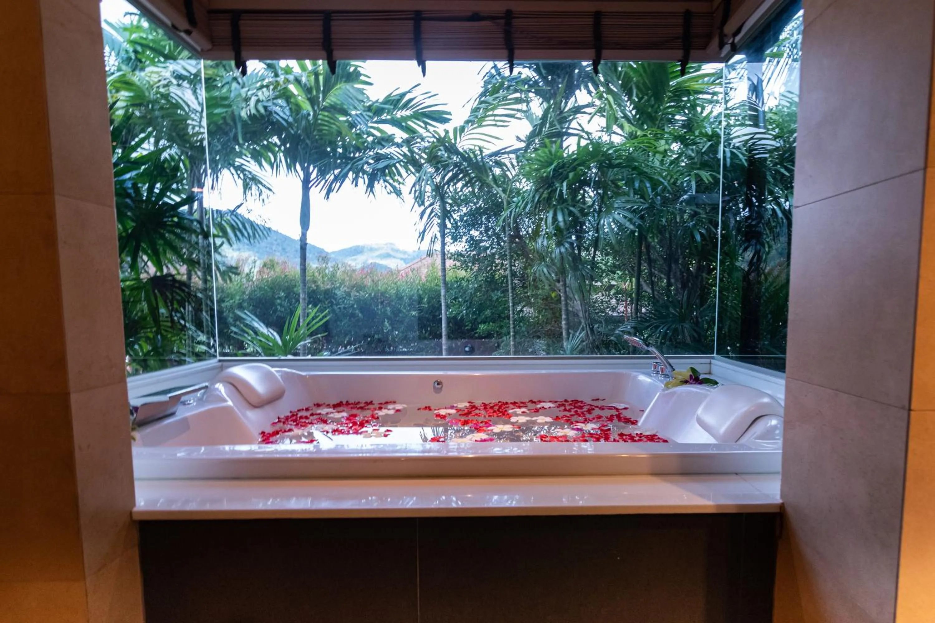 Bath, Bed in Villa Tantawan Resort - Private Pool Villas