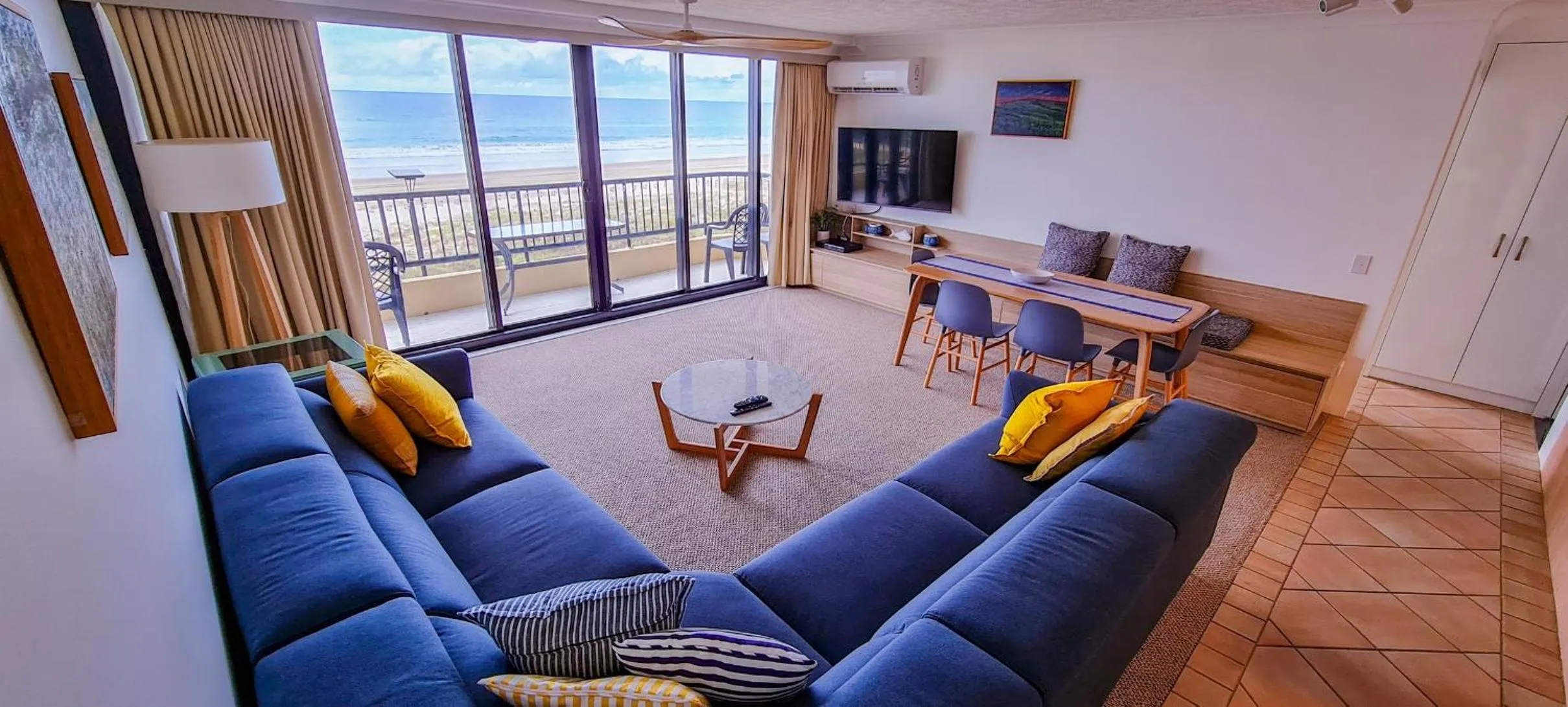 Dining area in Pelican Sands Beach Resort