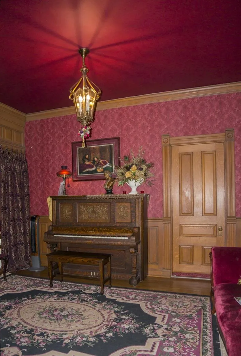 Alexander Mansion Bed & Breakfast