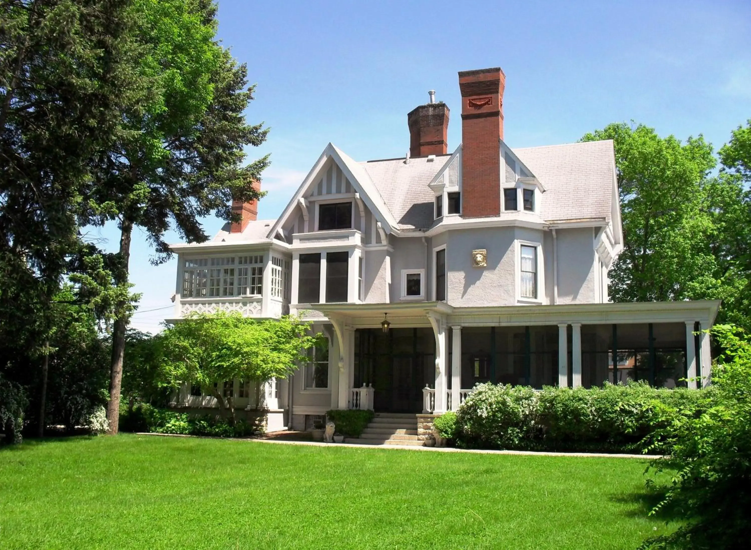 Facade/entrance in Alexander Mansion Bed & Breakfast Facade/entrance in Alexander Mansion Bed & Breakfast
