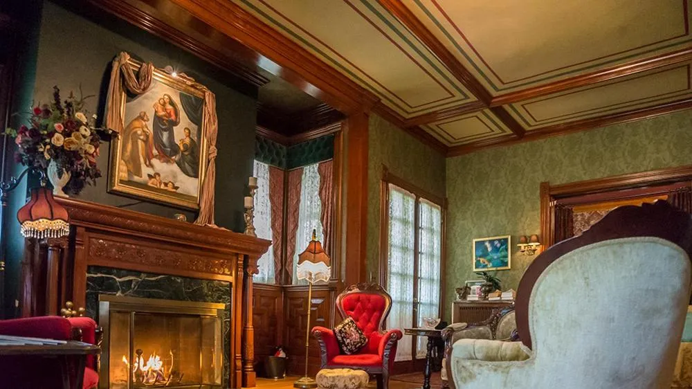 Alexander Mansion Bed & Breakfast