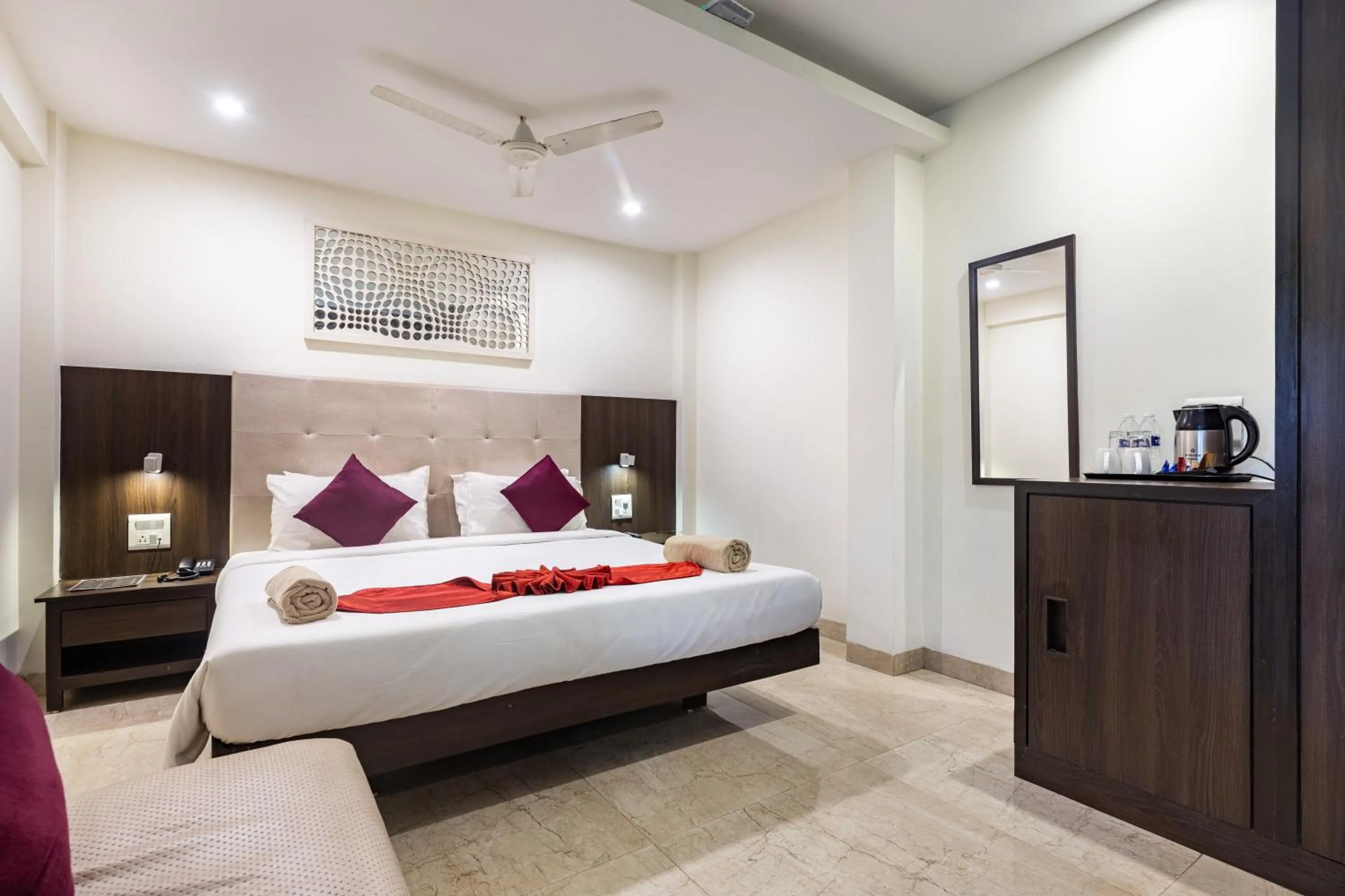 Bedroom, Bed in CALUX Joia Do Mar Resort - Calangute