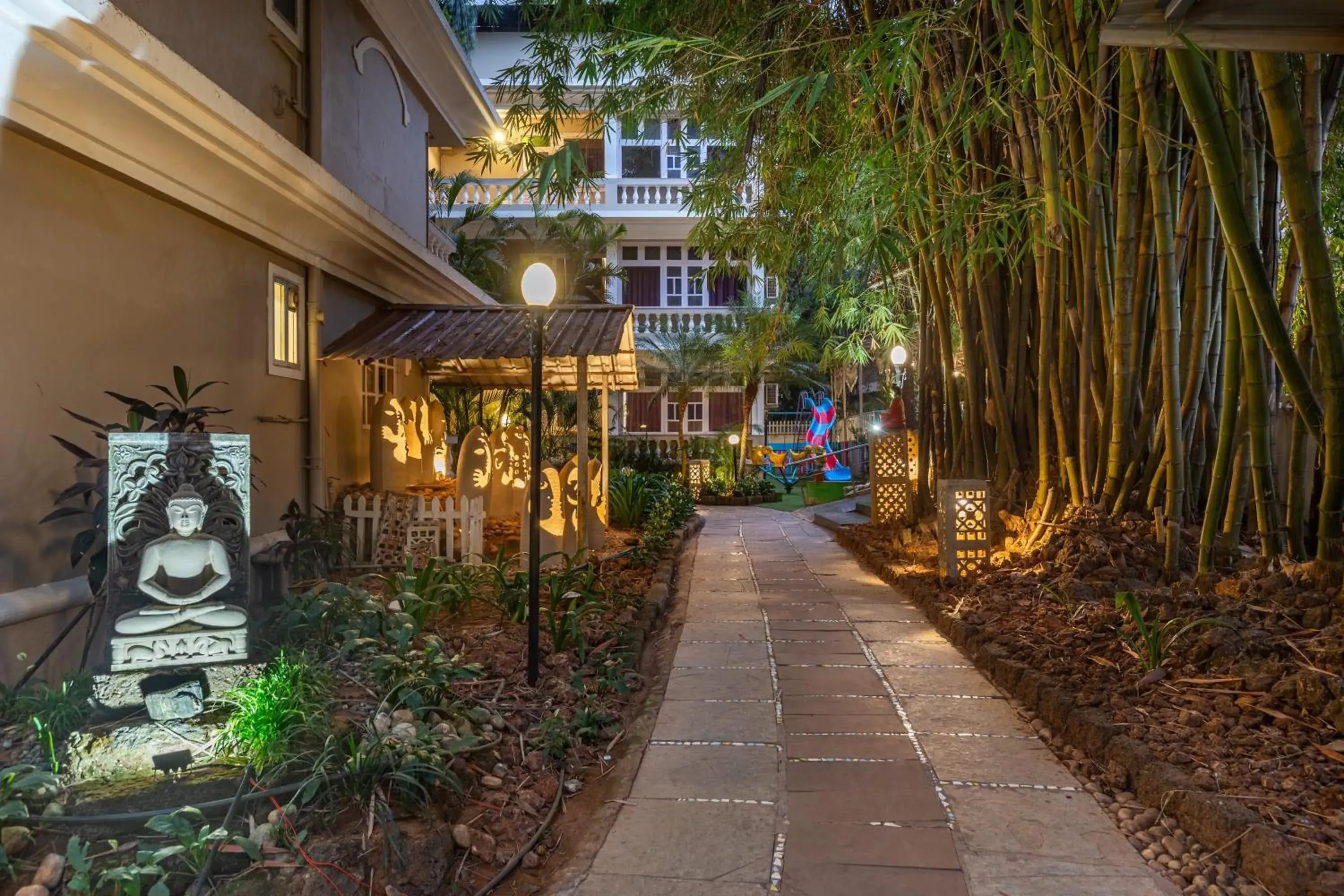 Garden view in CALUX Joia Do Mar Resort - Calangute Garden view in CALUX Joia Do Mar Resort - Calangute