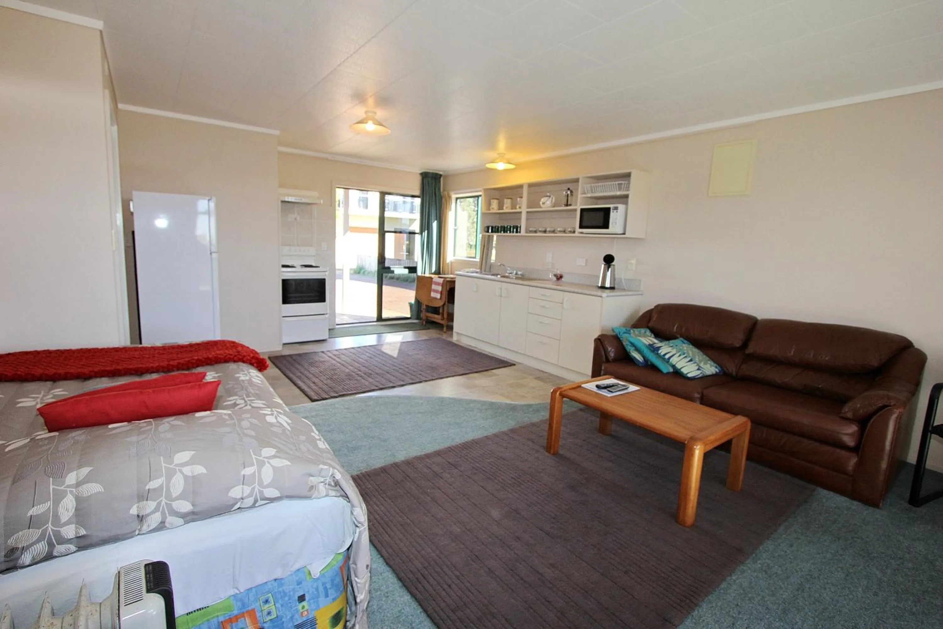 Kitchen or kitchenette, Bed in Blue Marlin Apartments