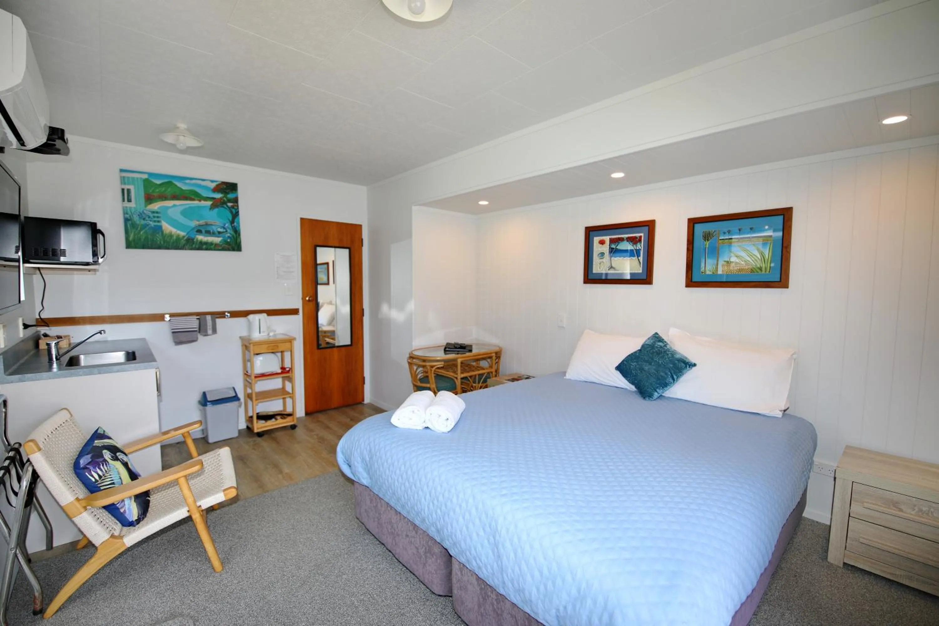 Bed in Blue Marlin Apartments