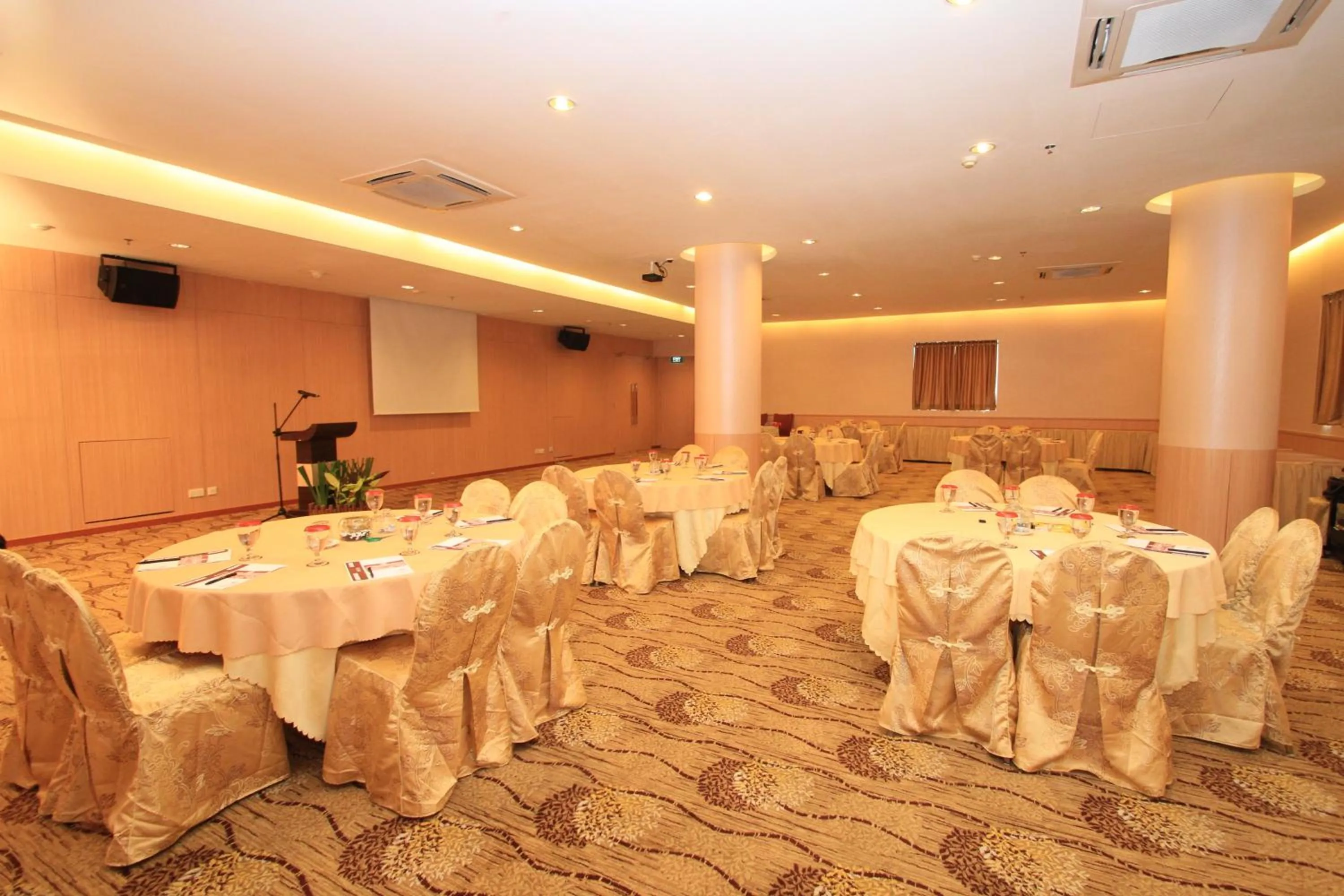 Banquet/Function facilities in Crown Vista Hotel