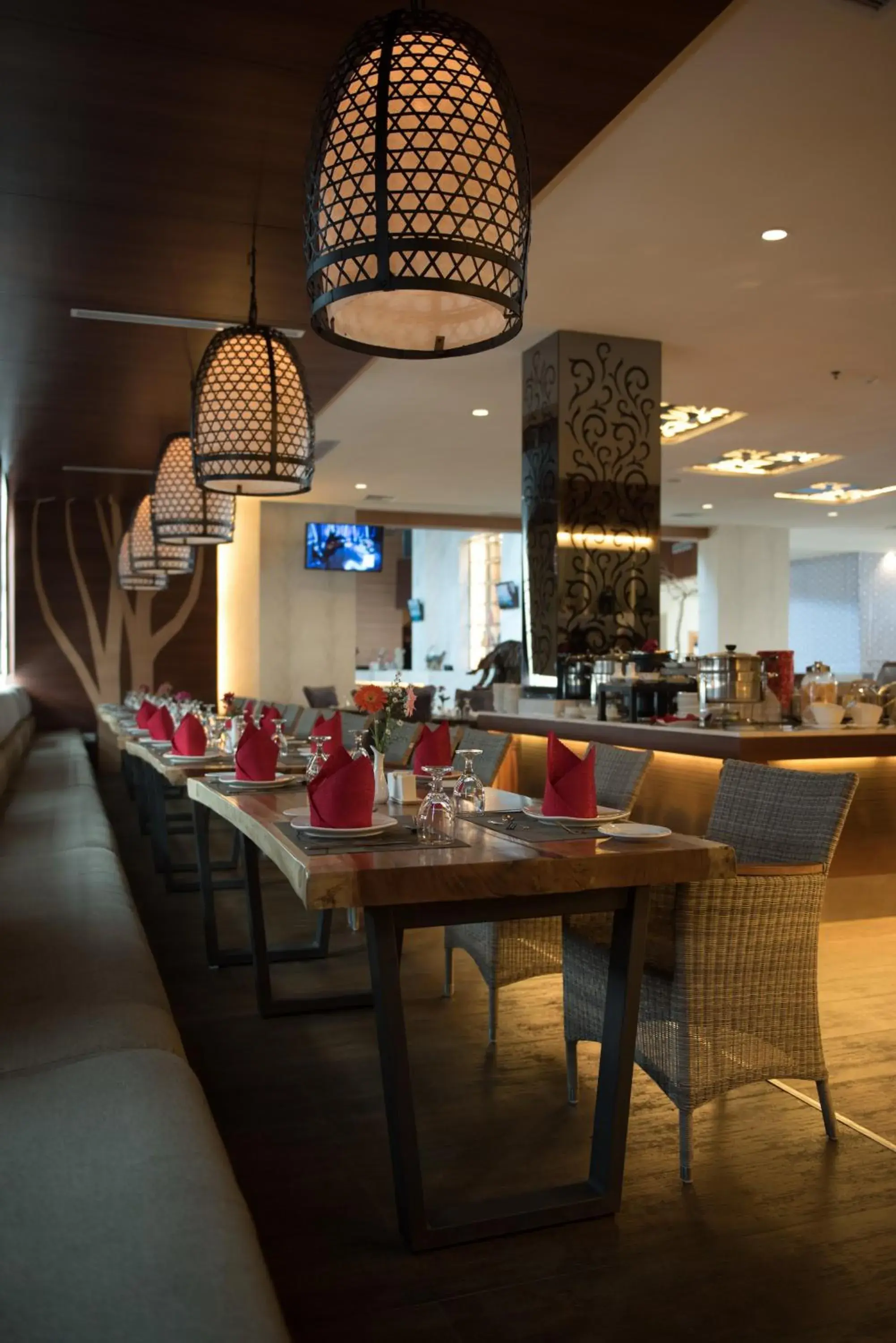 Restaurant/places to eat in Crown Vista Hotel Restaurant/places to eat in Crown Vista Hotel