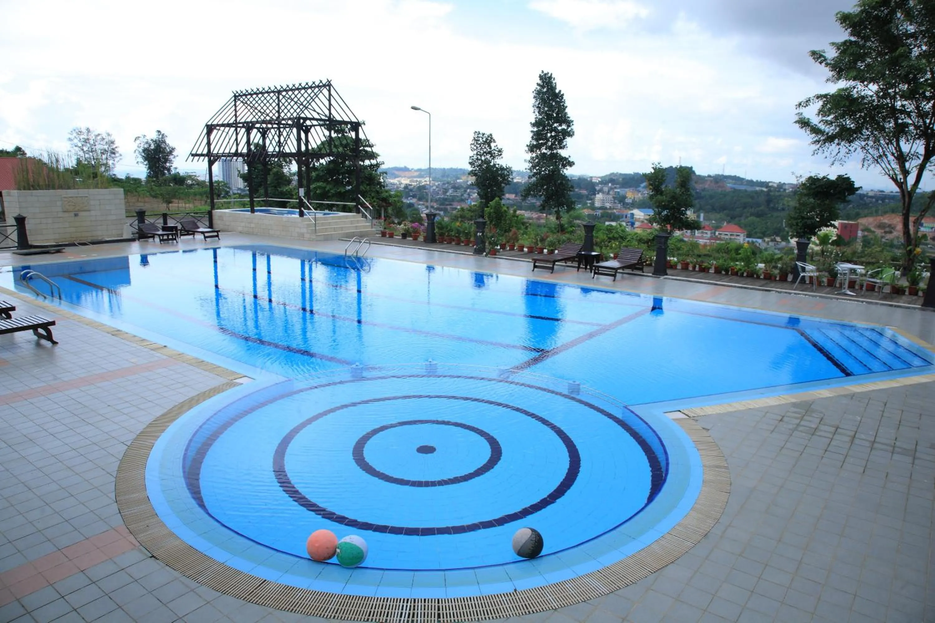 Swimming pool in Crown Vista Hotel