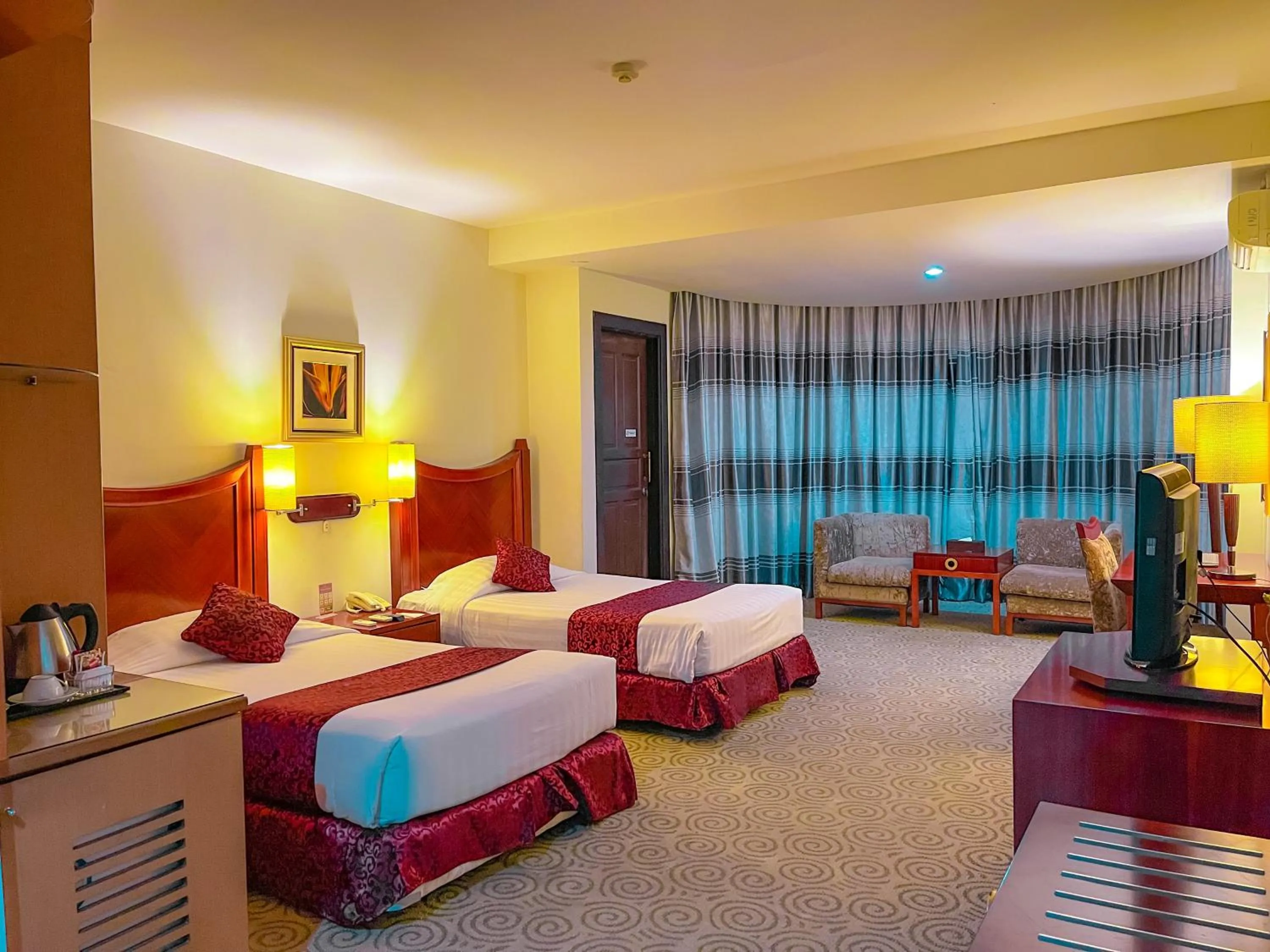 Bedroom, Bed in Crown Vista Hotel