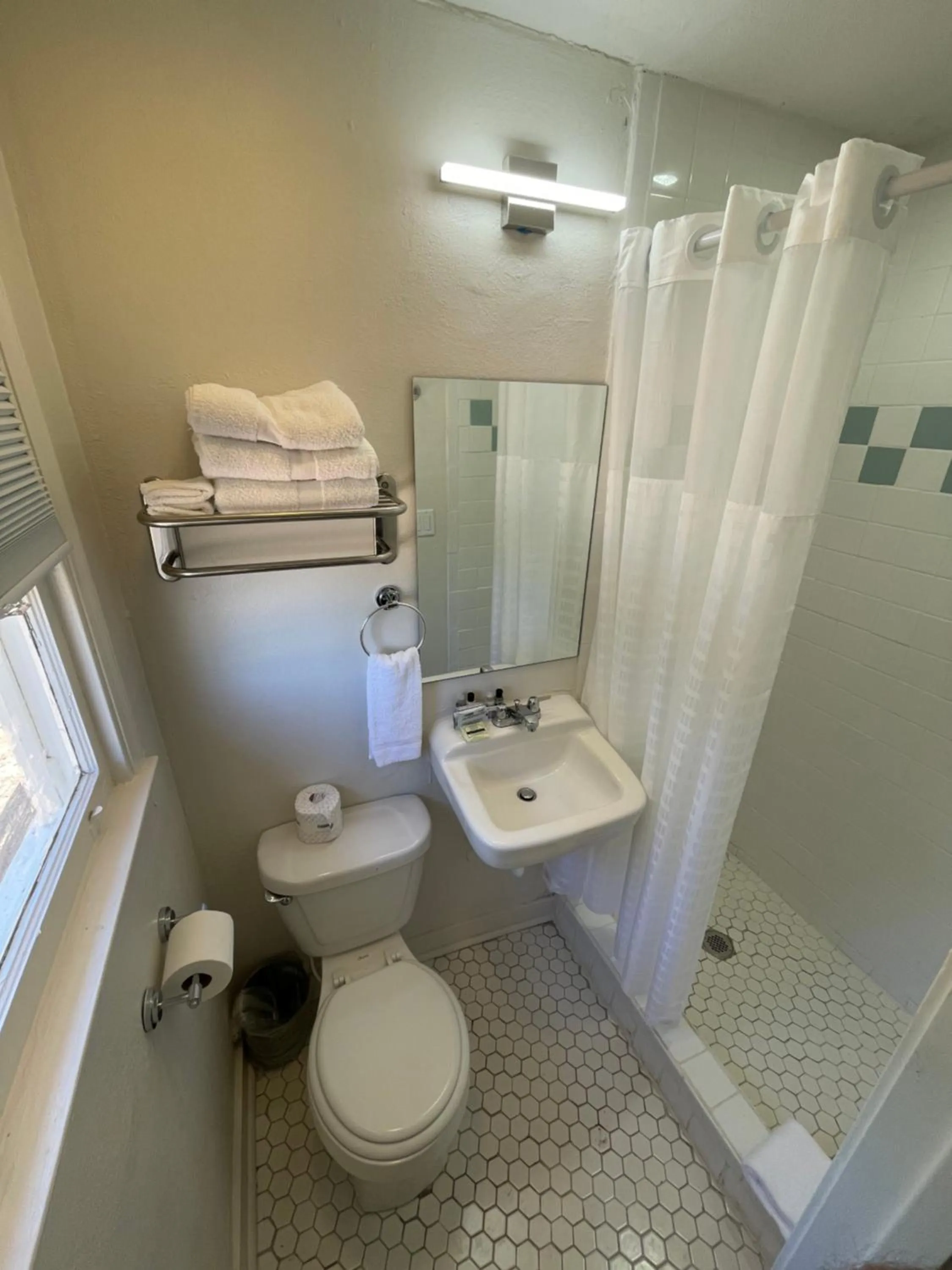 Shower in Frederick Motel