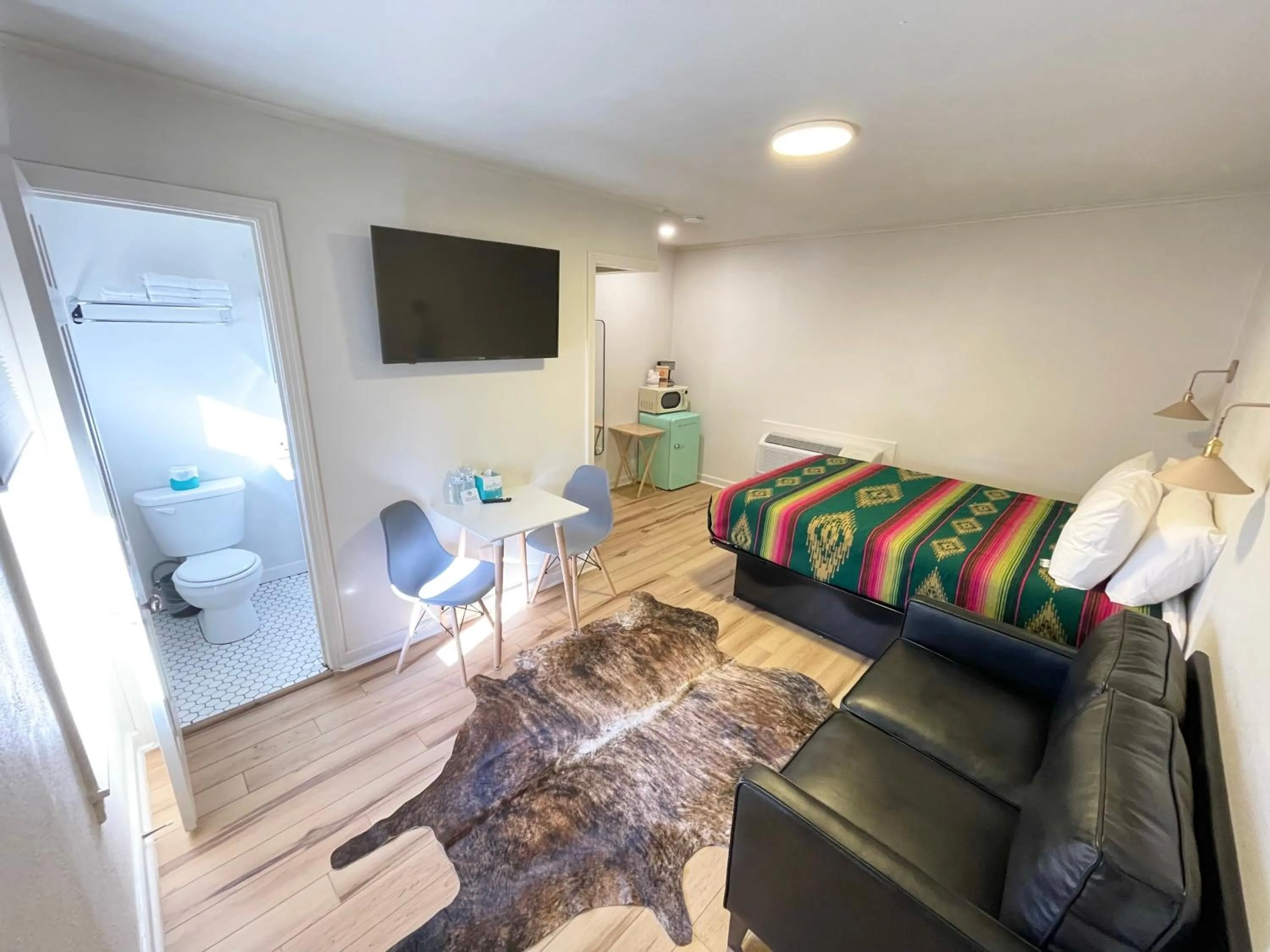 TV and multimedia, Bed in Frederick Motel