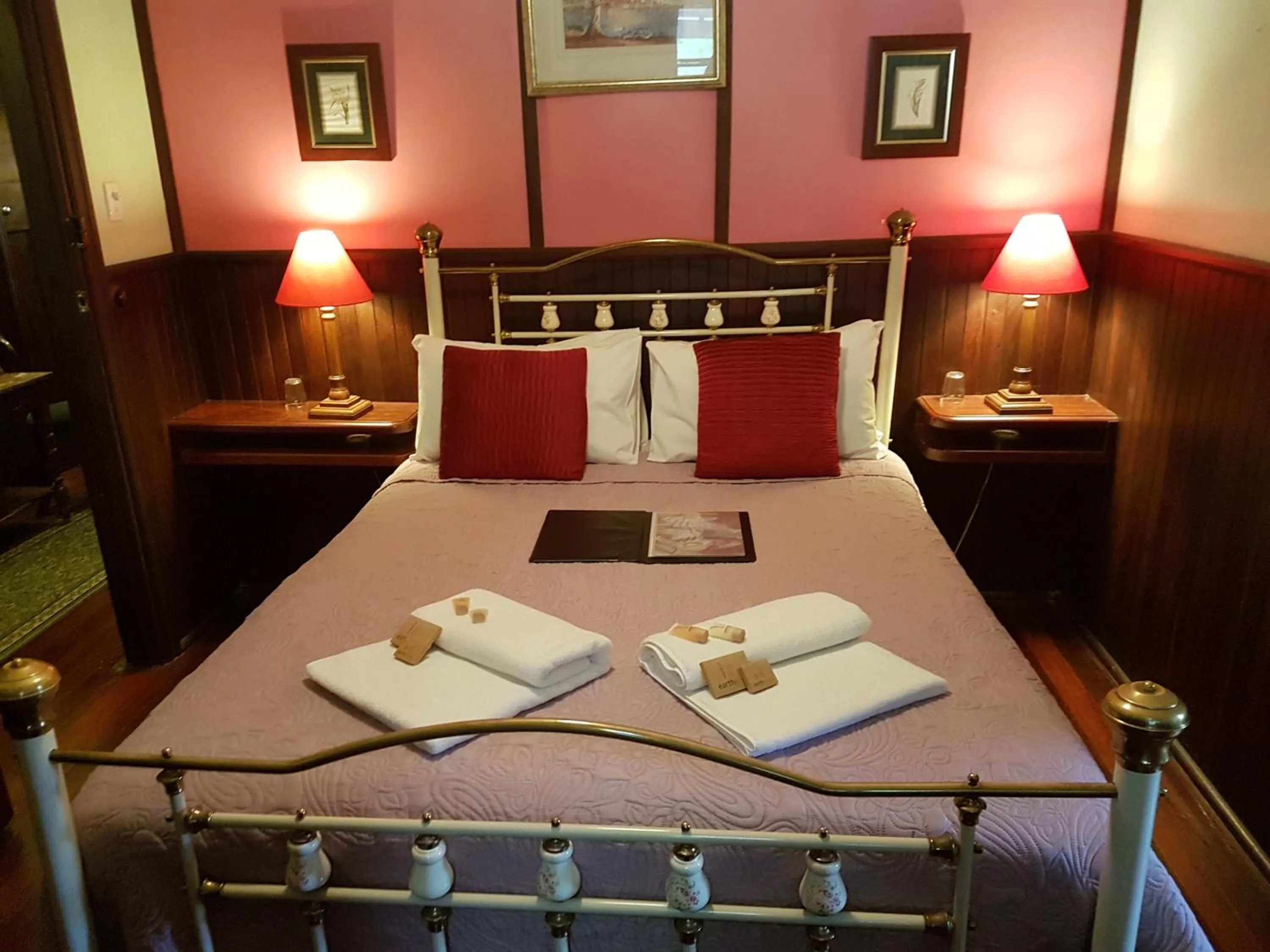 Bedroom, Bed in Bridgefield Guest House