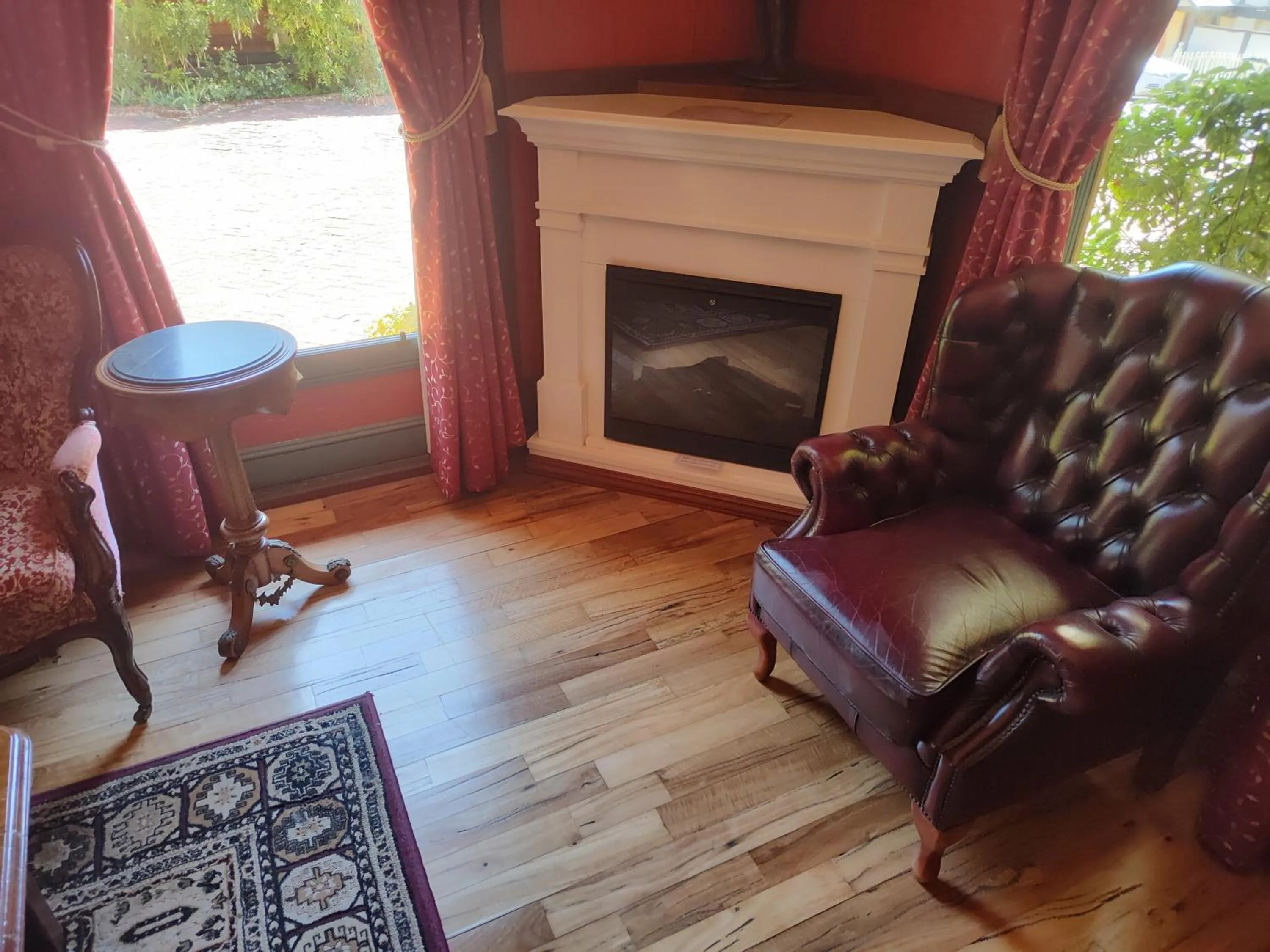 Communal lounge/ TV room in Bridgefield Guest House