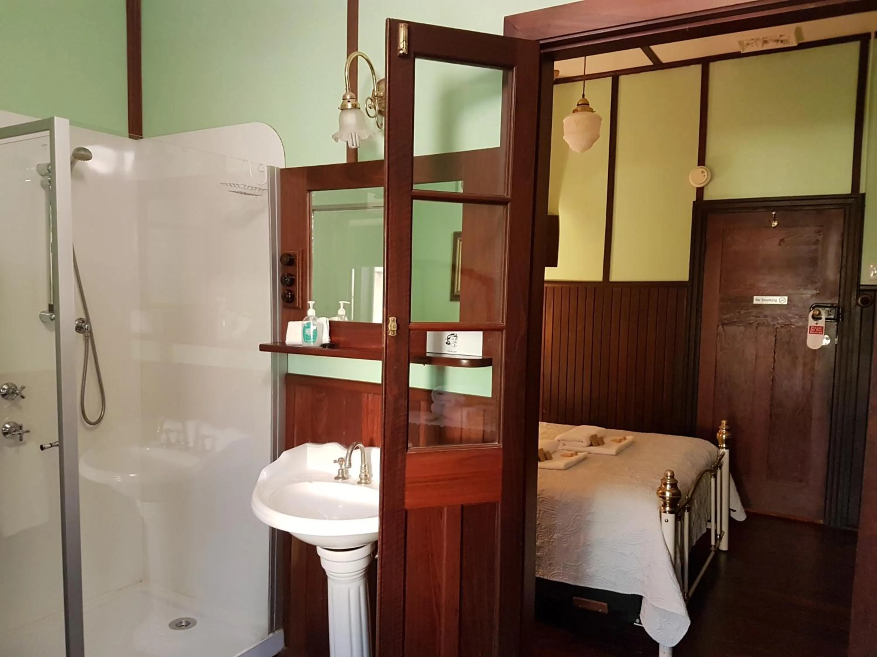 Bathroom in Bridgefield Guest House