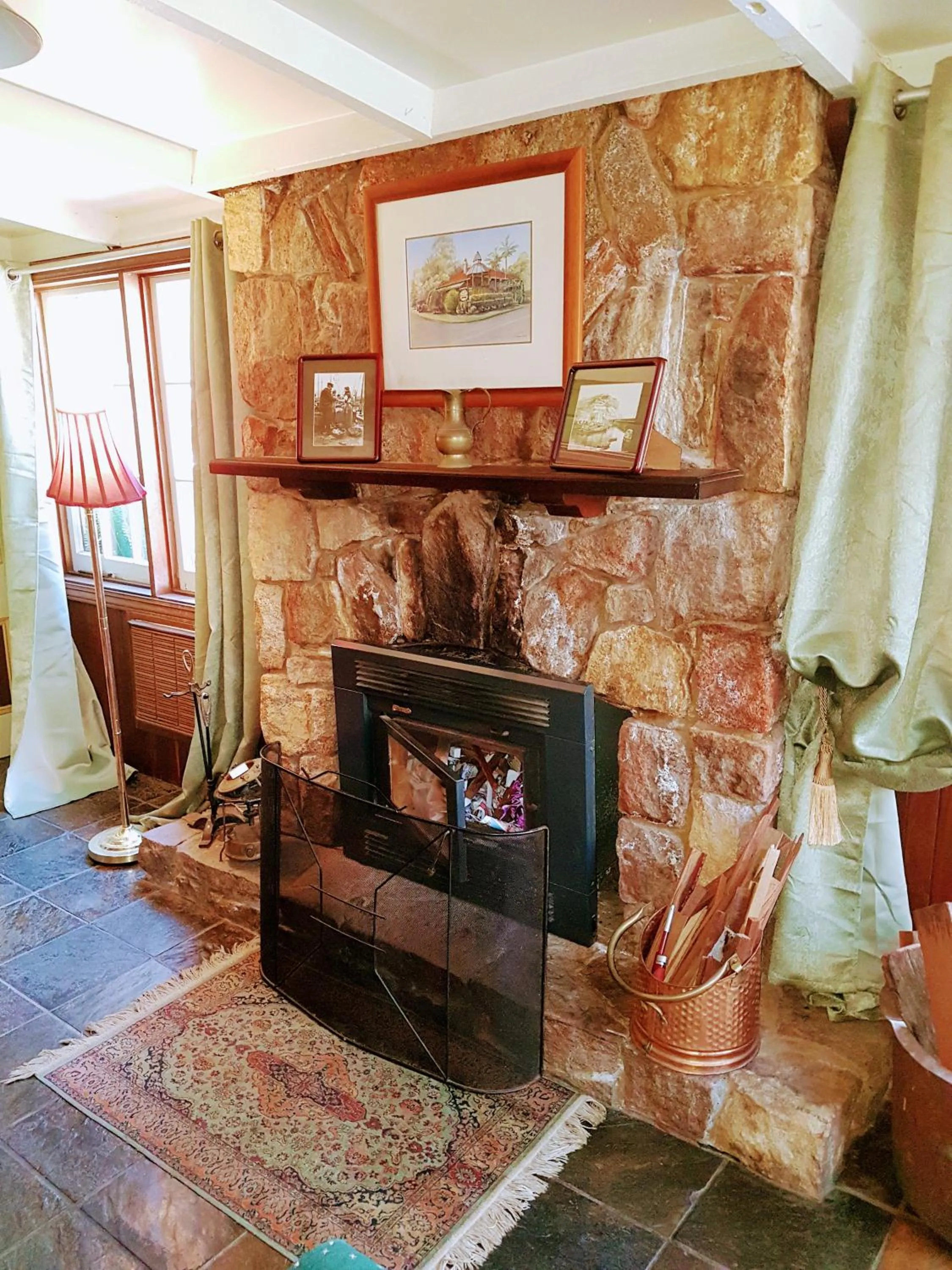 Communal lounge/ TV room in Bridgefield Guest House