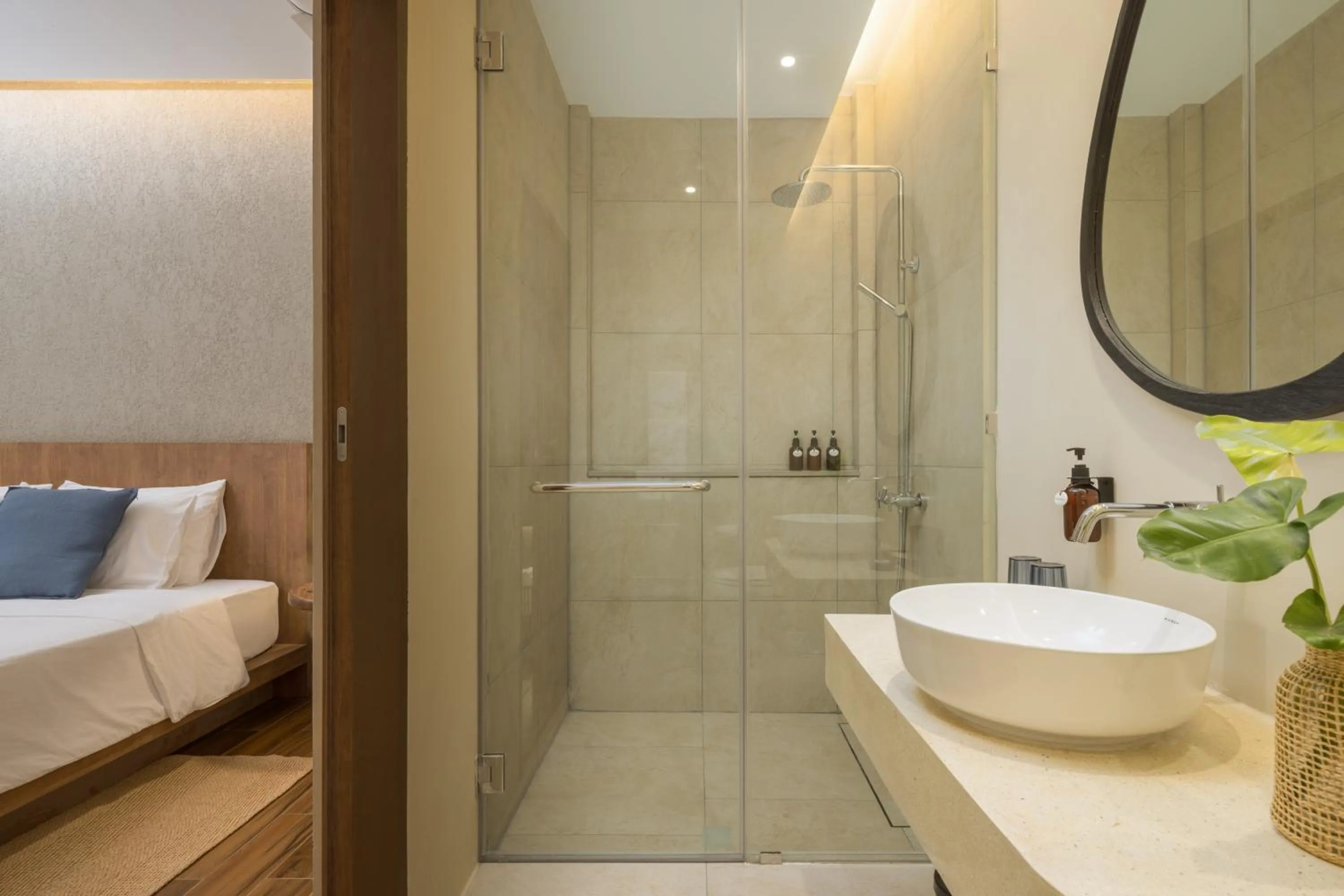 Shower, Bed in Phangan Bayshore Resort Koh Phangan