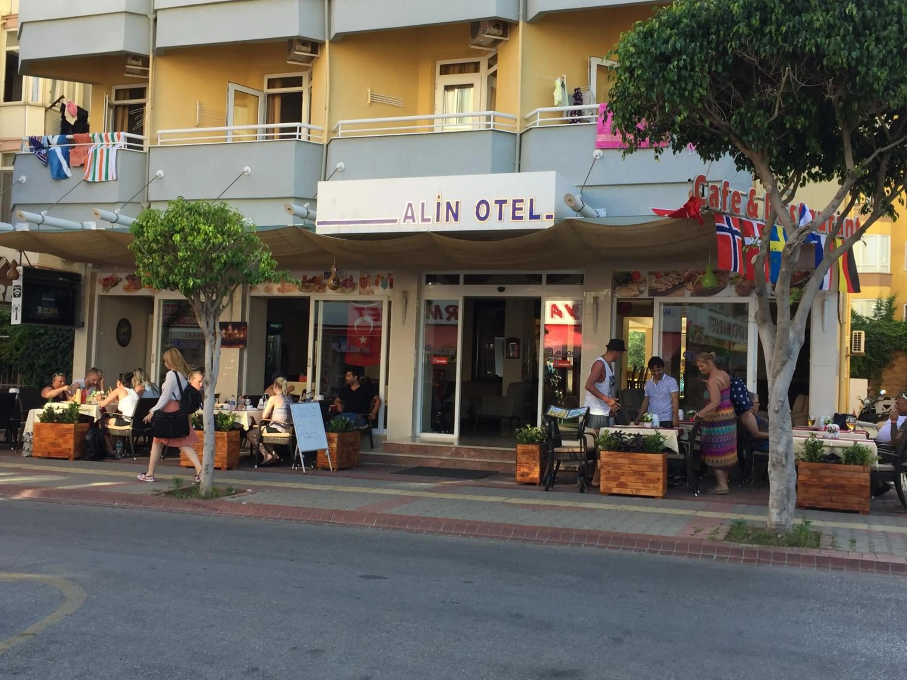 Facade/entrance in Alin Hotel