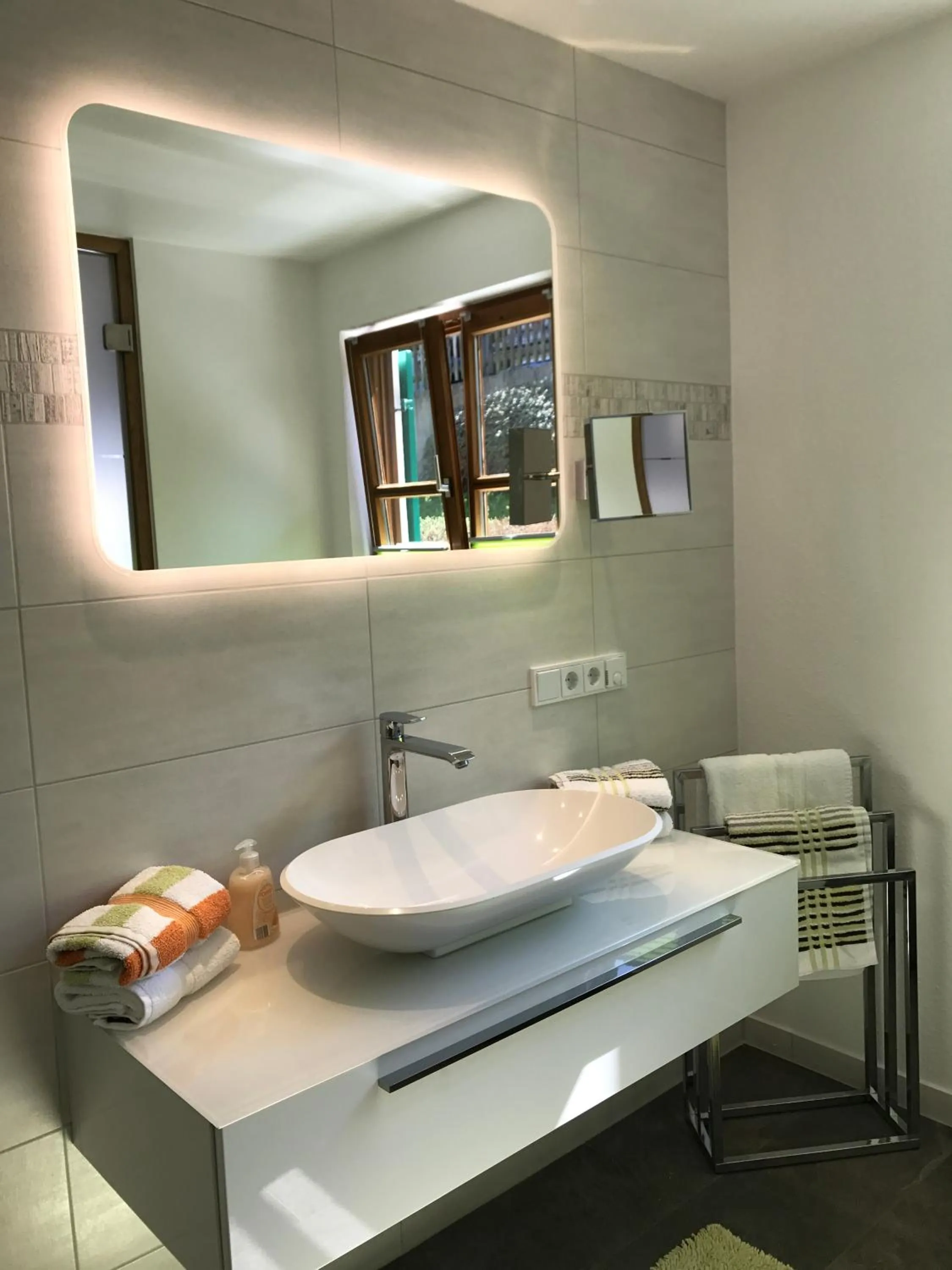 Bathroom in Hotel am Wiesenhang - Garni