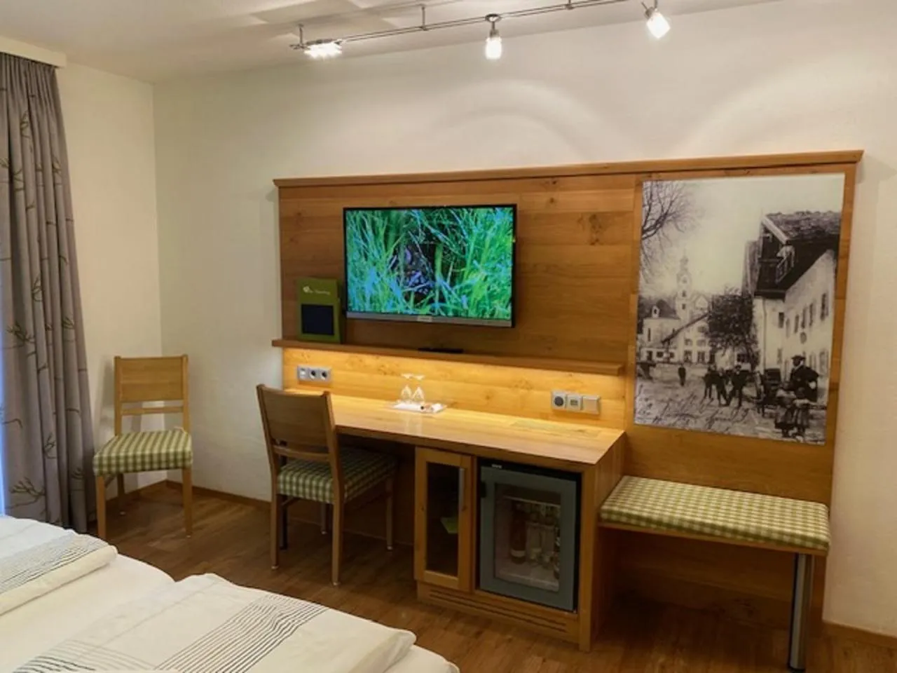 Photo of the whole room, Bed in Hotel am Wiesenhang - Garni