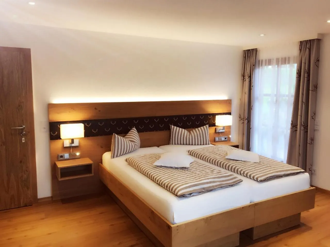 Photo of the whole room, Bed in Hotel am Wiesenhang - Garni