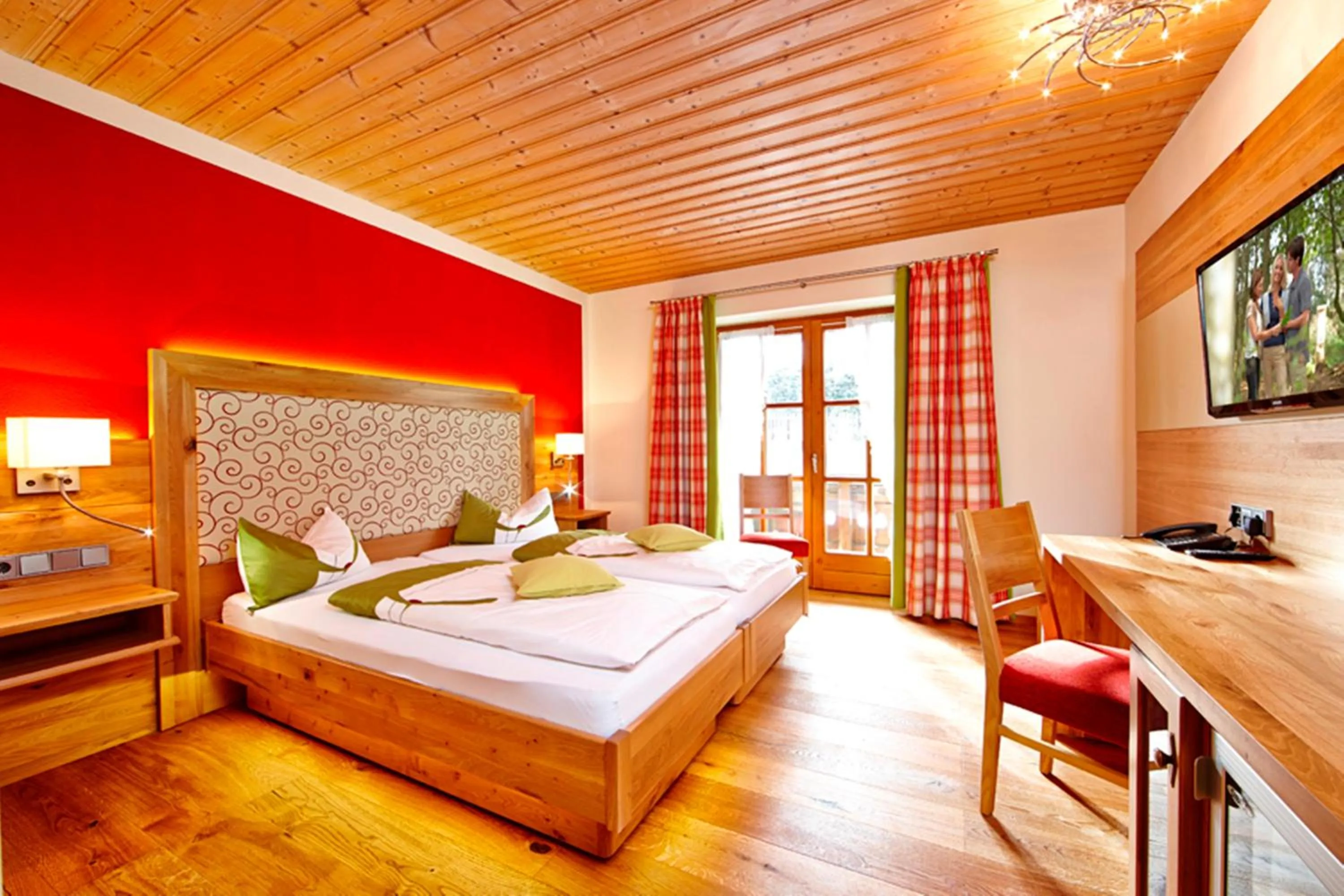 Shower, Bed in Hotel am Wiesenhang - Garni