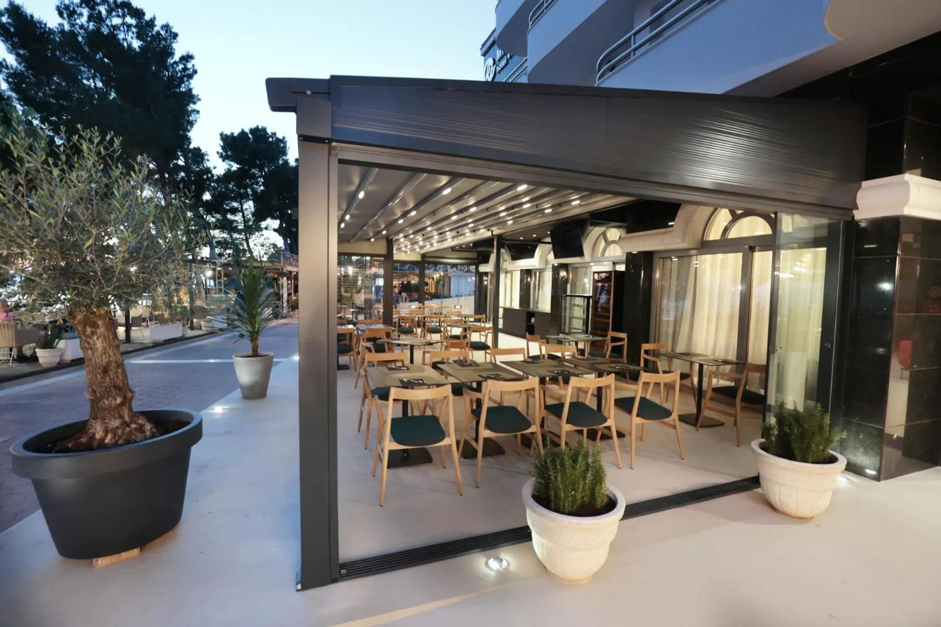 Restaurant/places to eat in Hotel Milenij