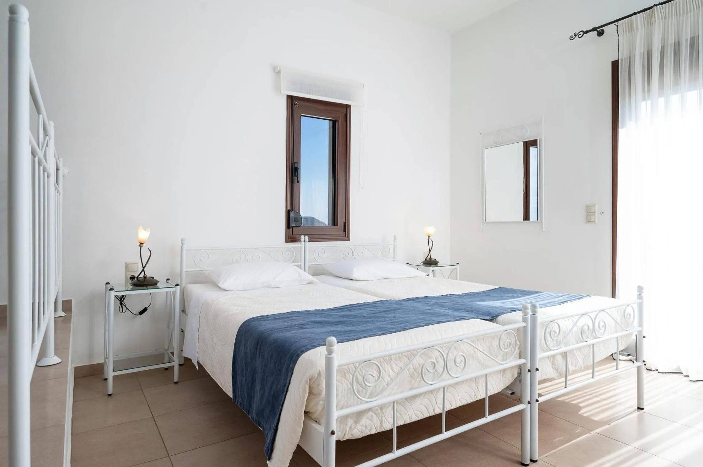 Bed in Lenikos Resort