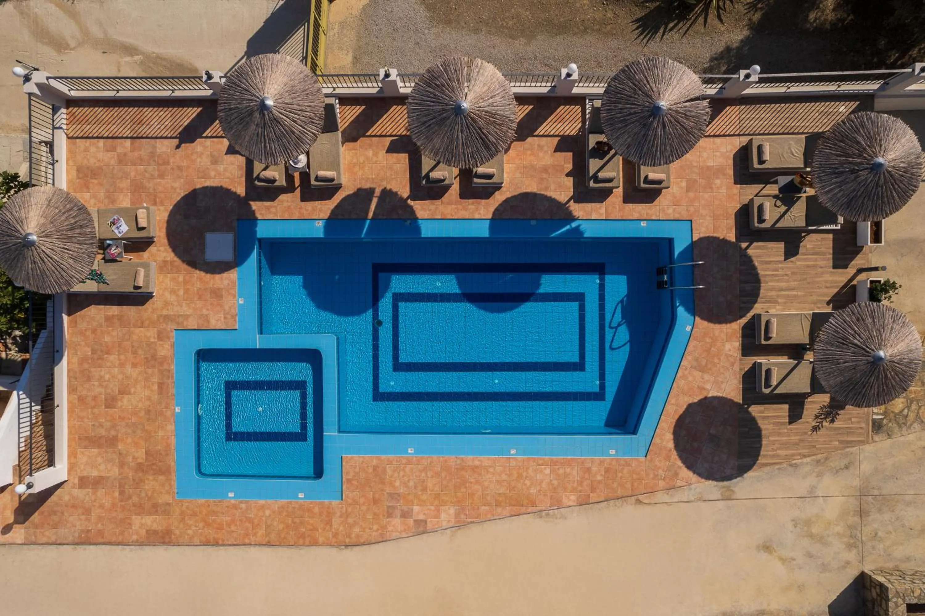 Swimming pool in Lenikos Resort