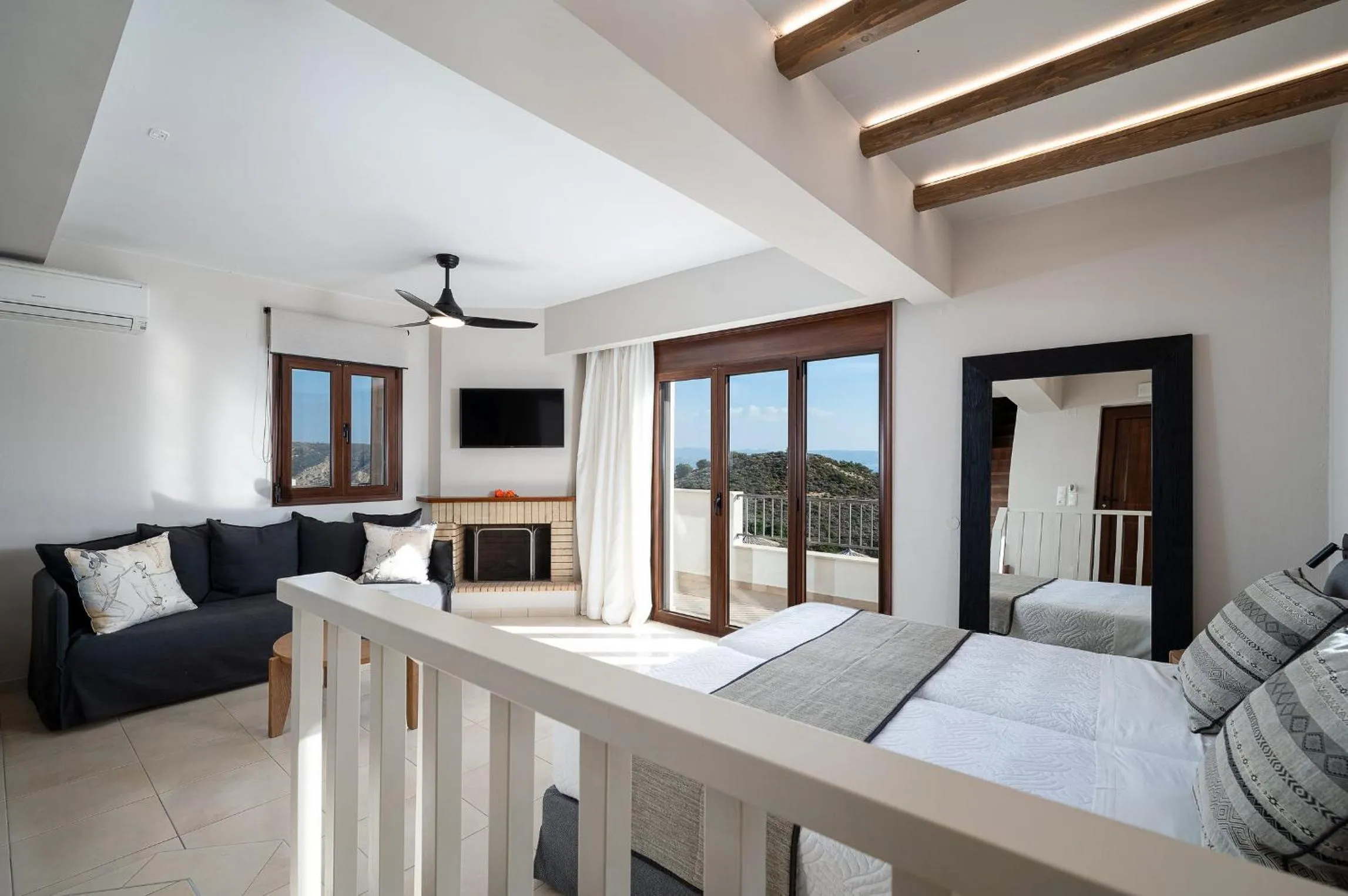 Bed in Lenikos Resort