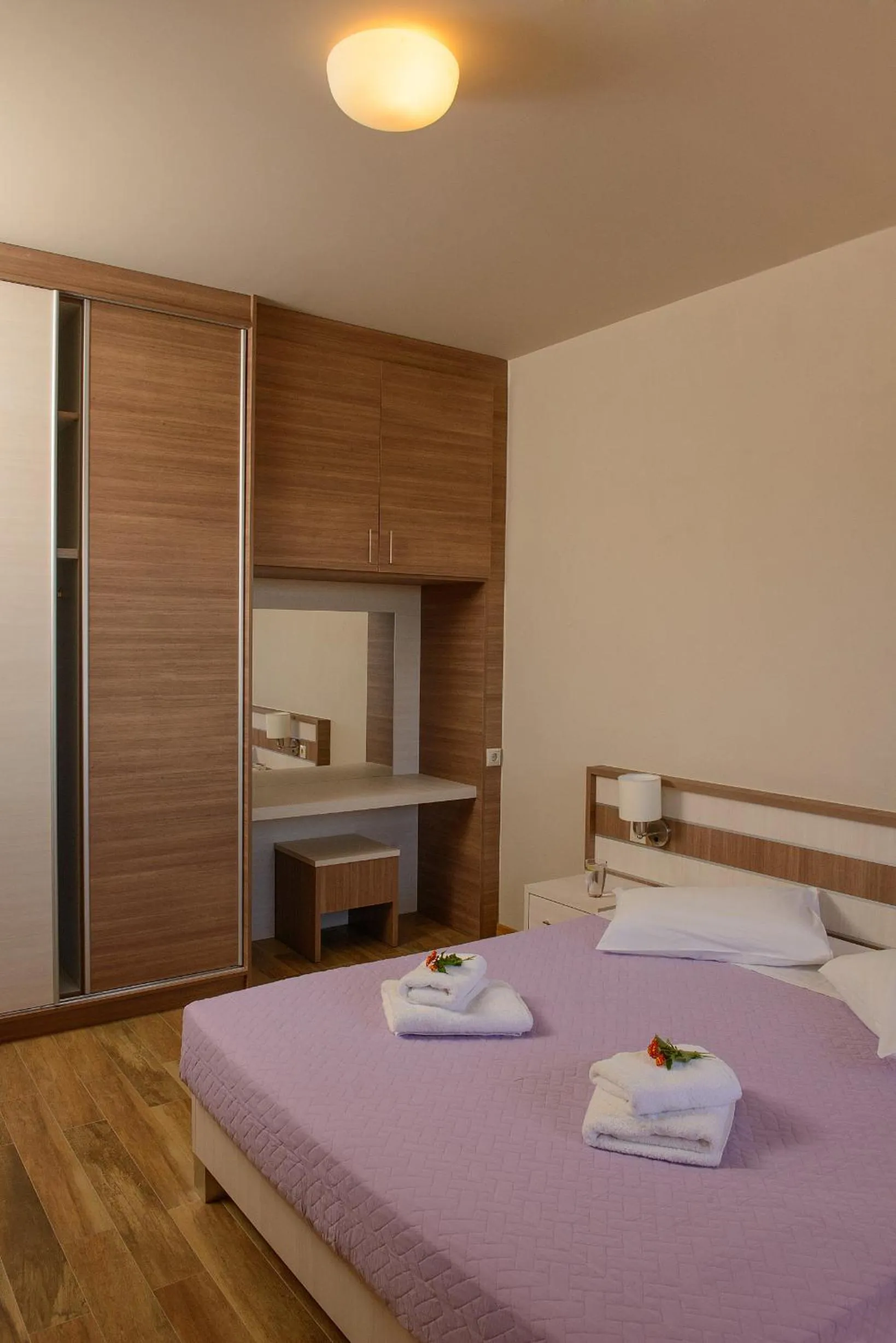 Bed in Lenikos Resort