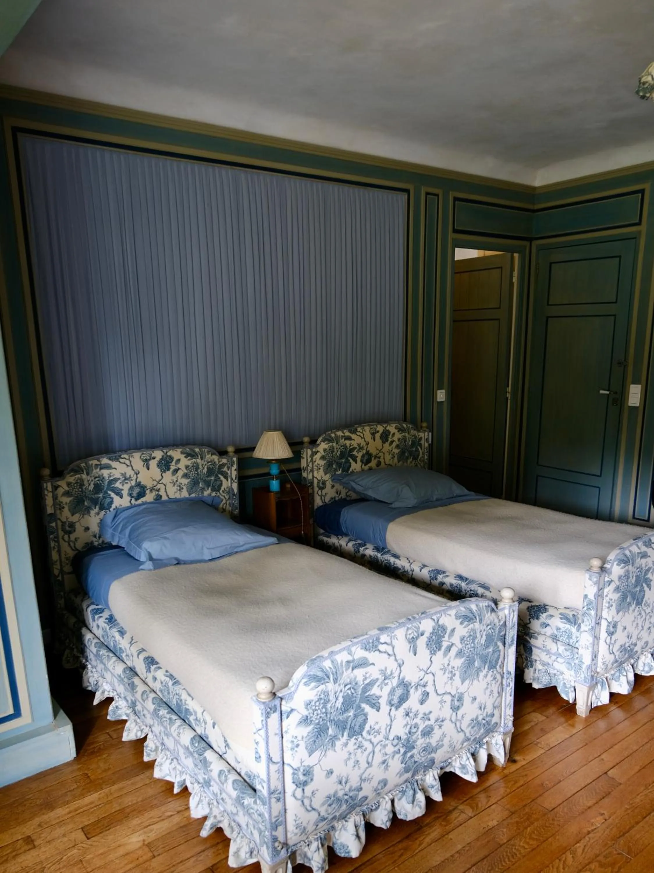 Bed in Le Manoir de Beaumarchais
