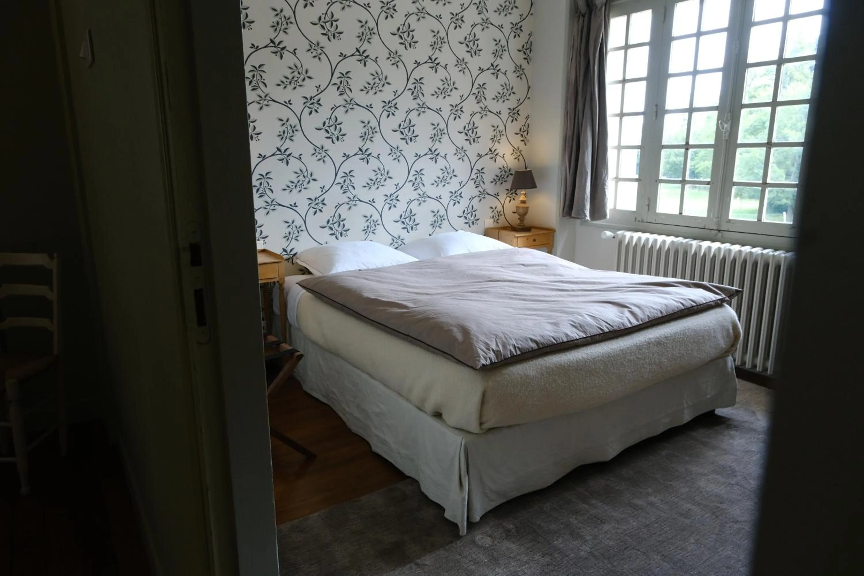 Bed in Le Manoir de Beaumarchais