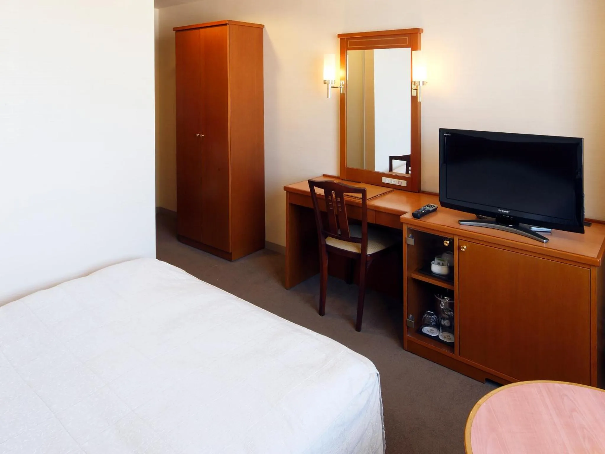 TV and multimedia, Bed in Hotel Crown Palais Kokura