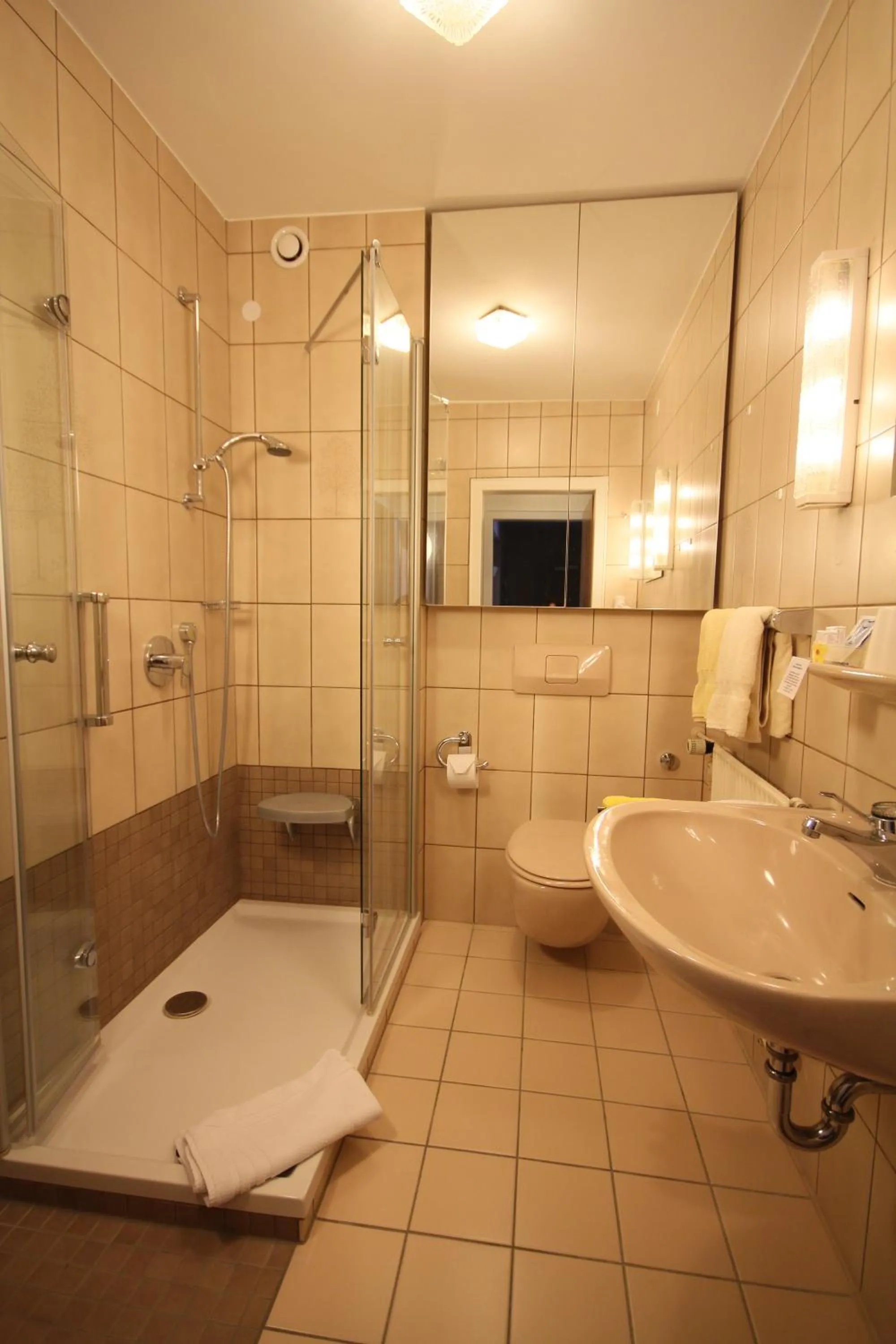 Shower in Cafe Schneidewind