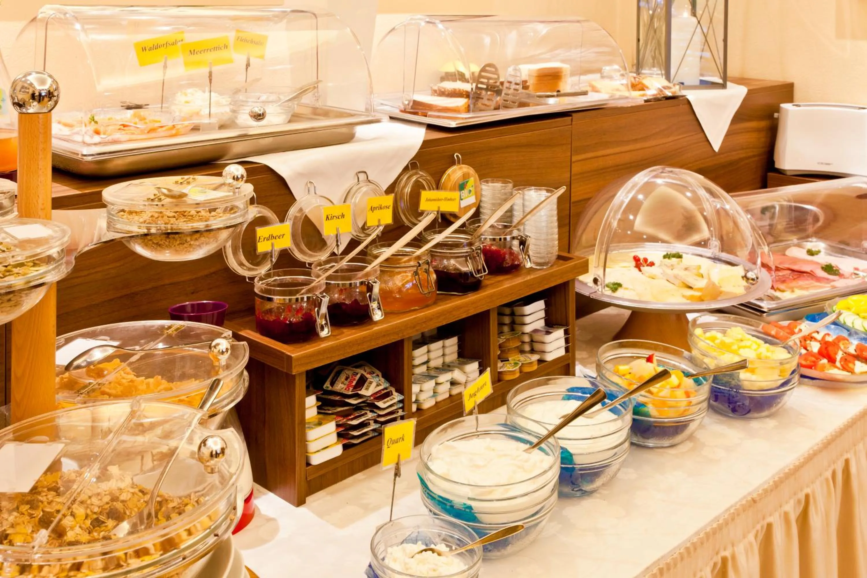 Buffet breakfast in Cafe Schneidewind