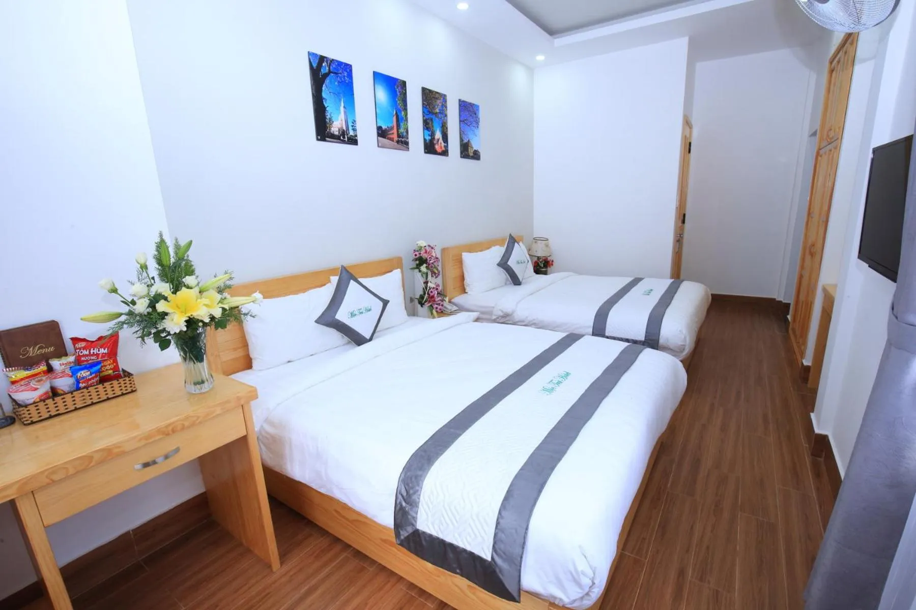 Photo of the whole room, Bed in Moc Tra Hotel