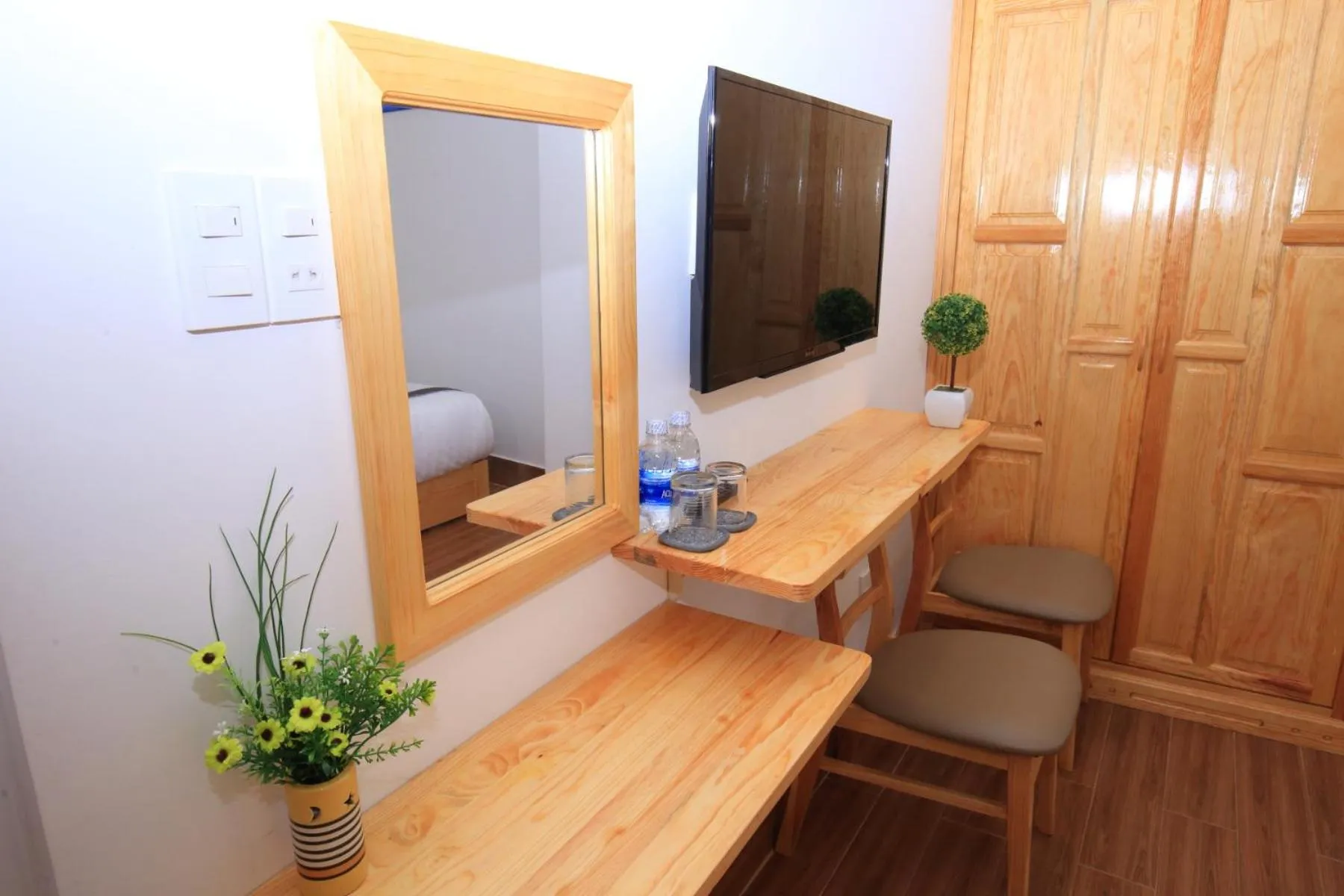 Communal lounge/ TV room in Moc Tra Hotel