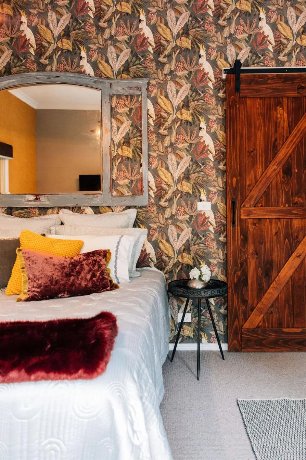 Bed in Chanticleer Gardens Barn cottage with a Pool