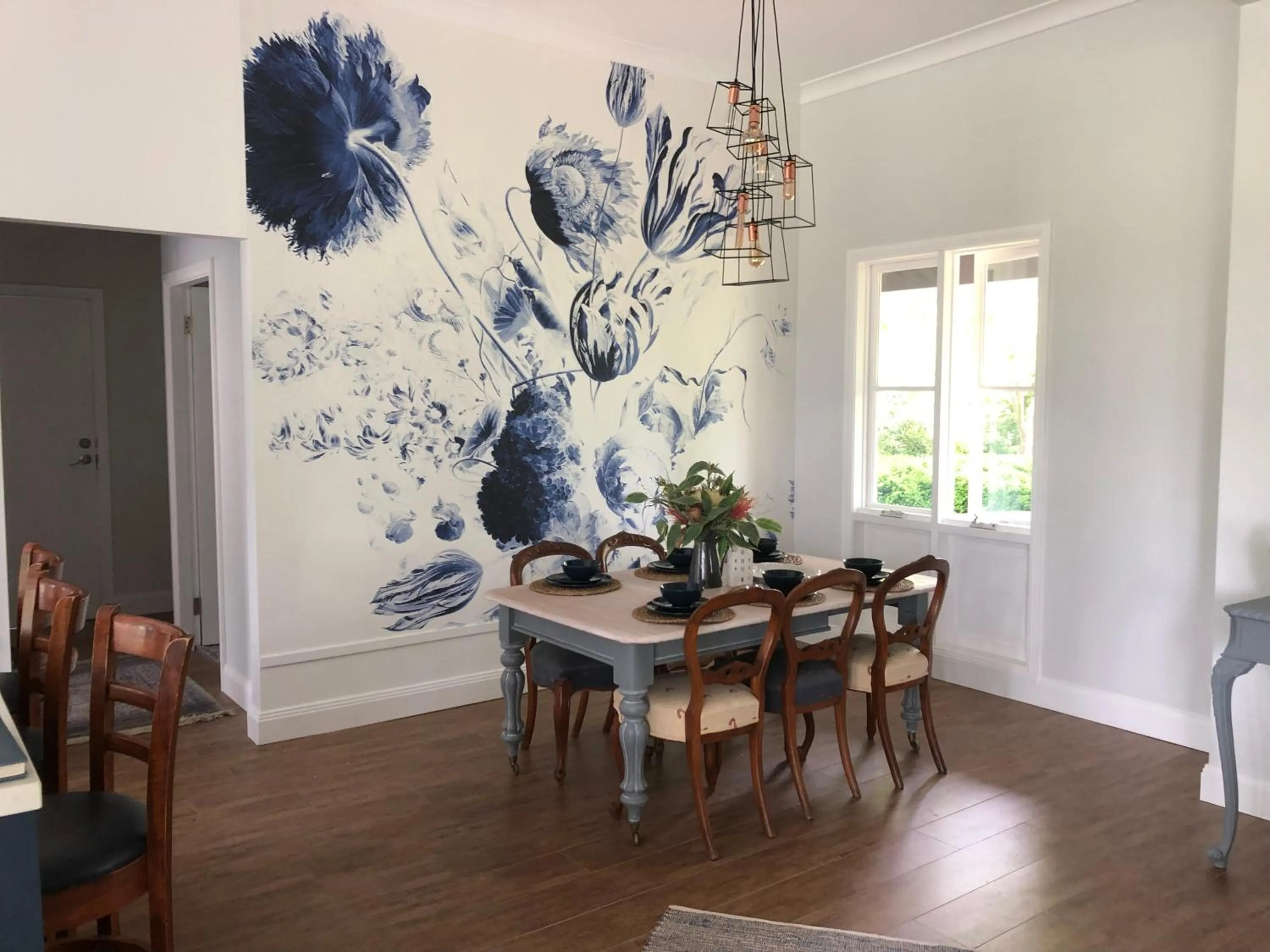 Dining area in Chanticleer Gardens Barn cottage with a Pool