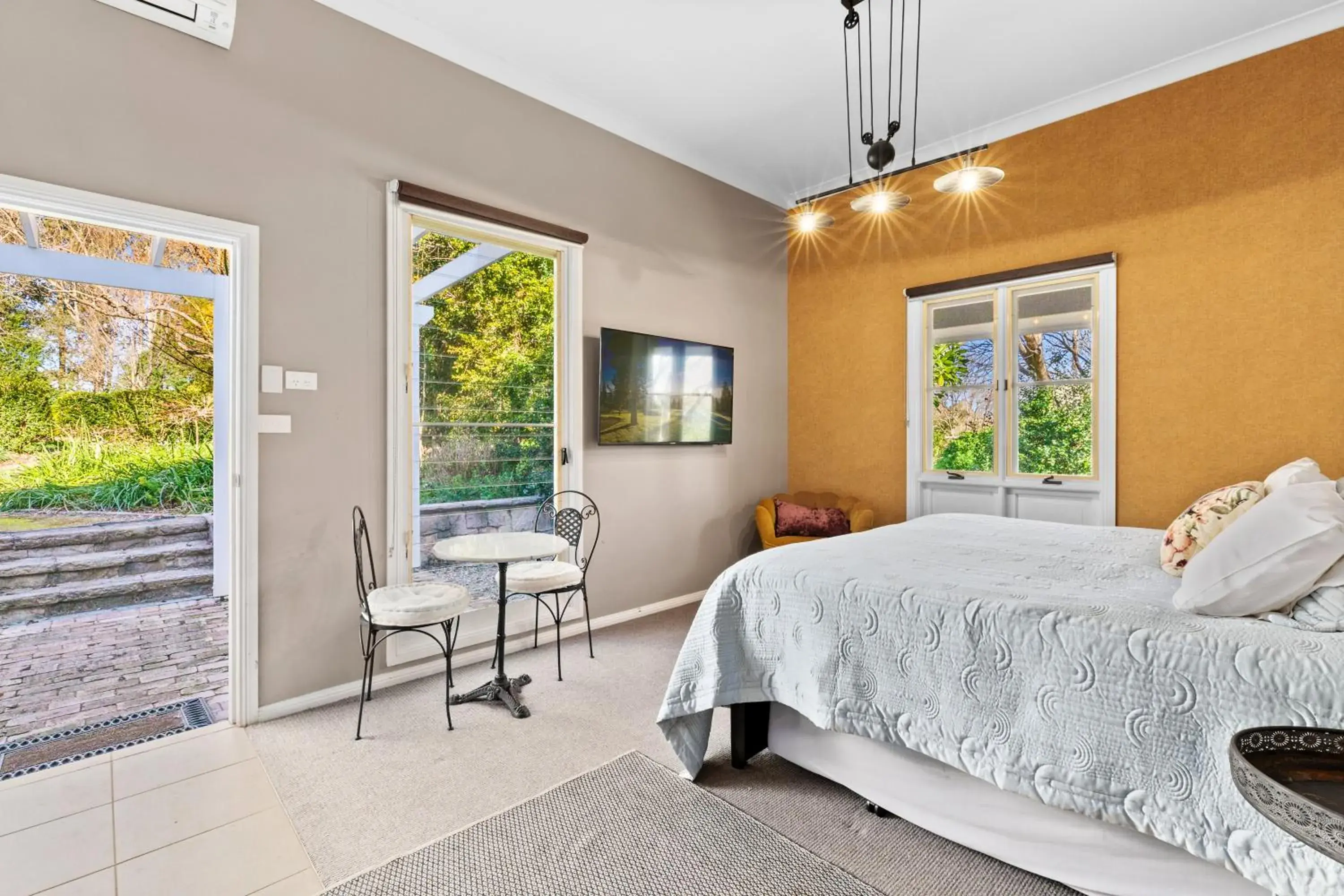 King Studio with Sofa Bed - single occupancy in Chanticleer Gardens Barn cottage with a Pool King Studio with Sofa Bed - single occupancy in Chanticleer Gardens Barn cottage with a Pool