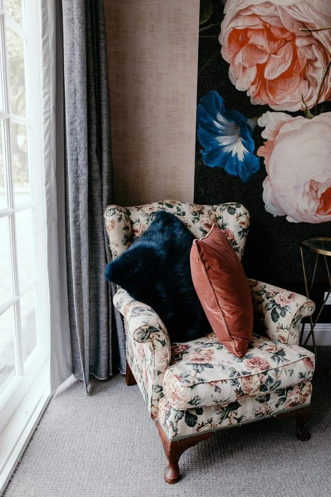 Seating area in Chanticleer Gardens Barn cottage with a Pool