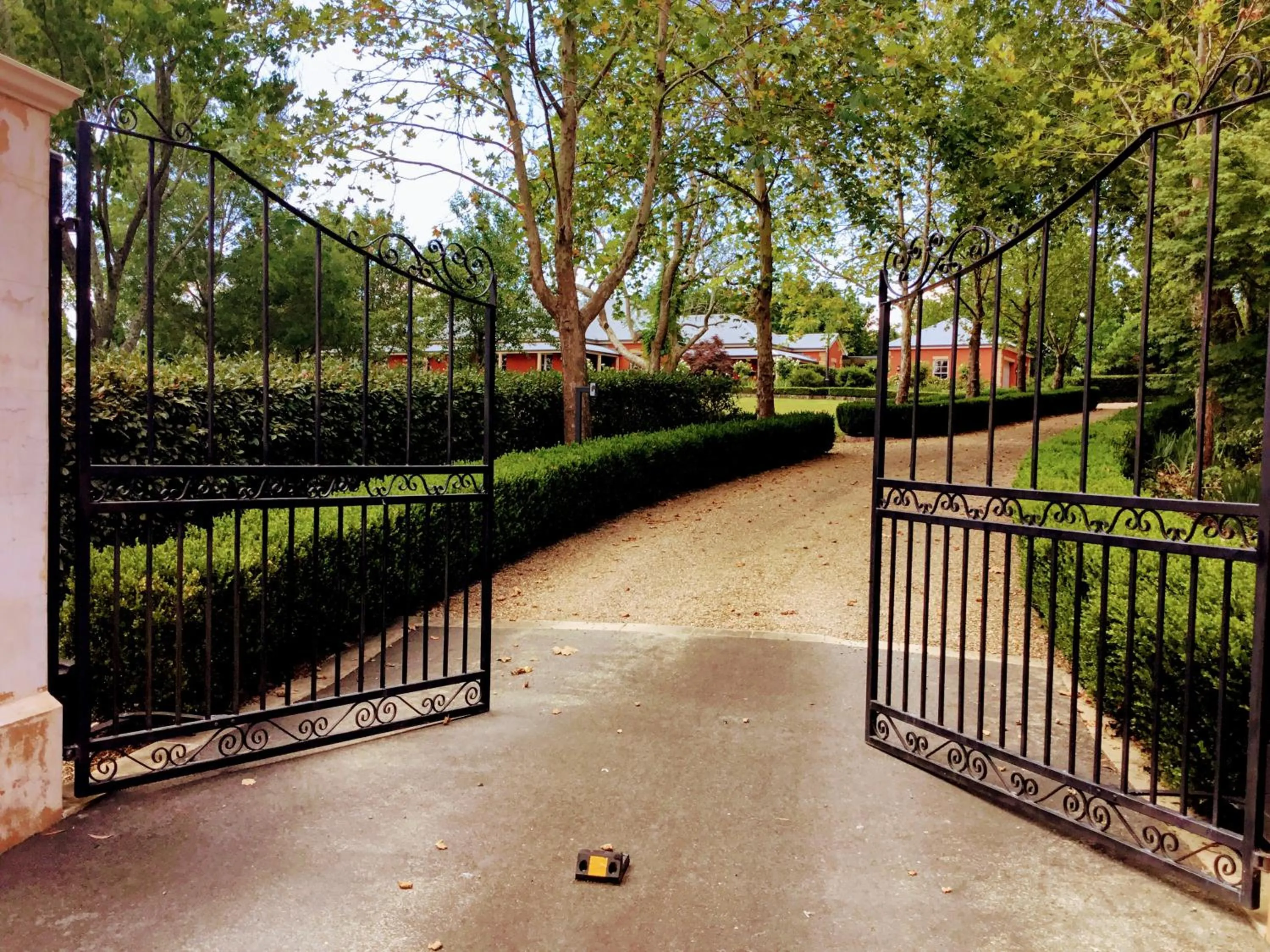 Facade/entrance in Chanticleer Gardens Barn cottage with a Pool