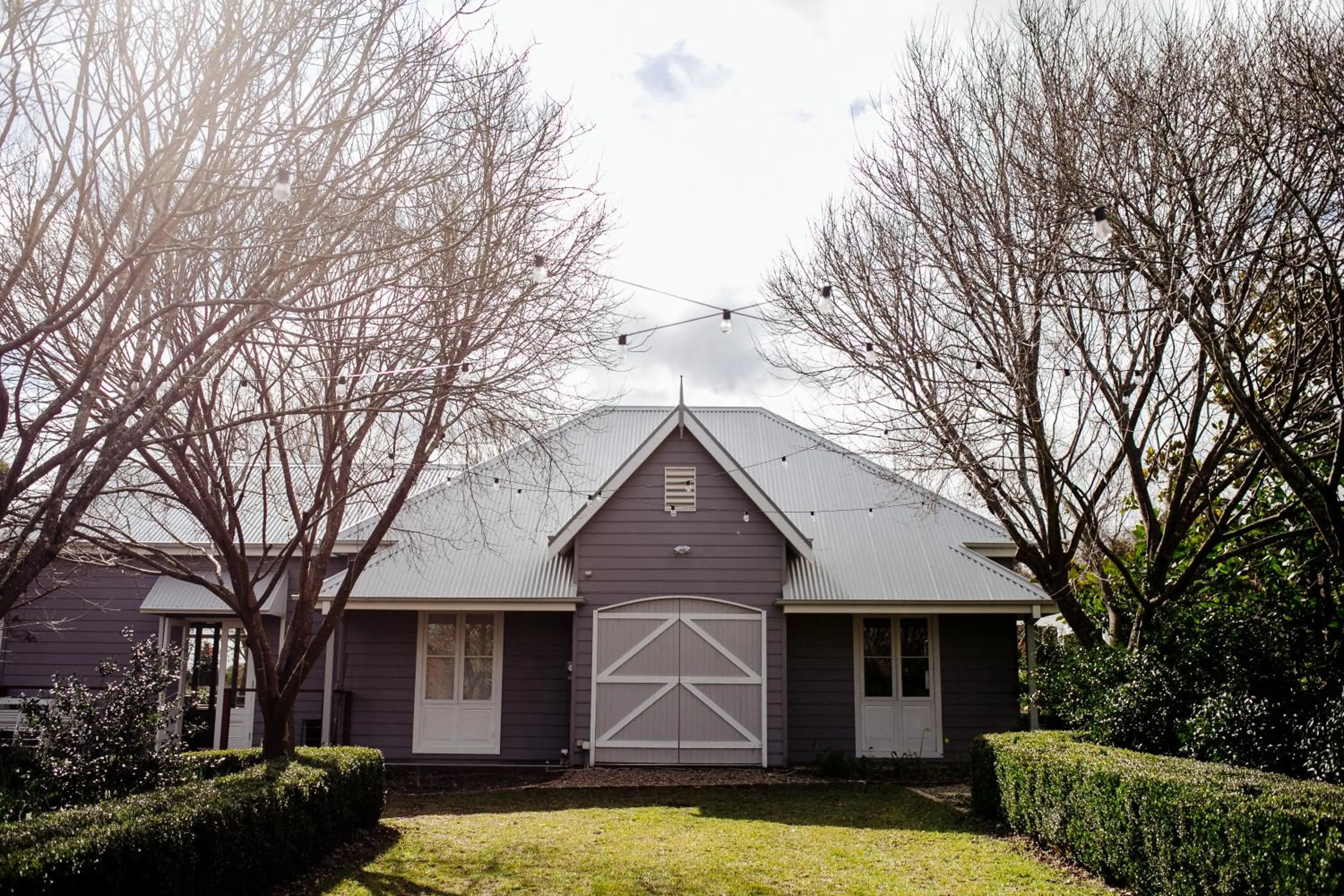 Chanticleer Gardens Barn cottage with a Pool