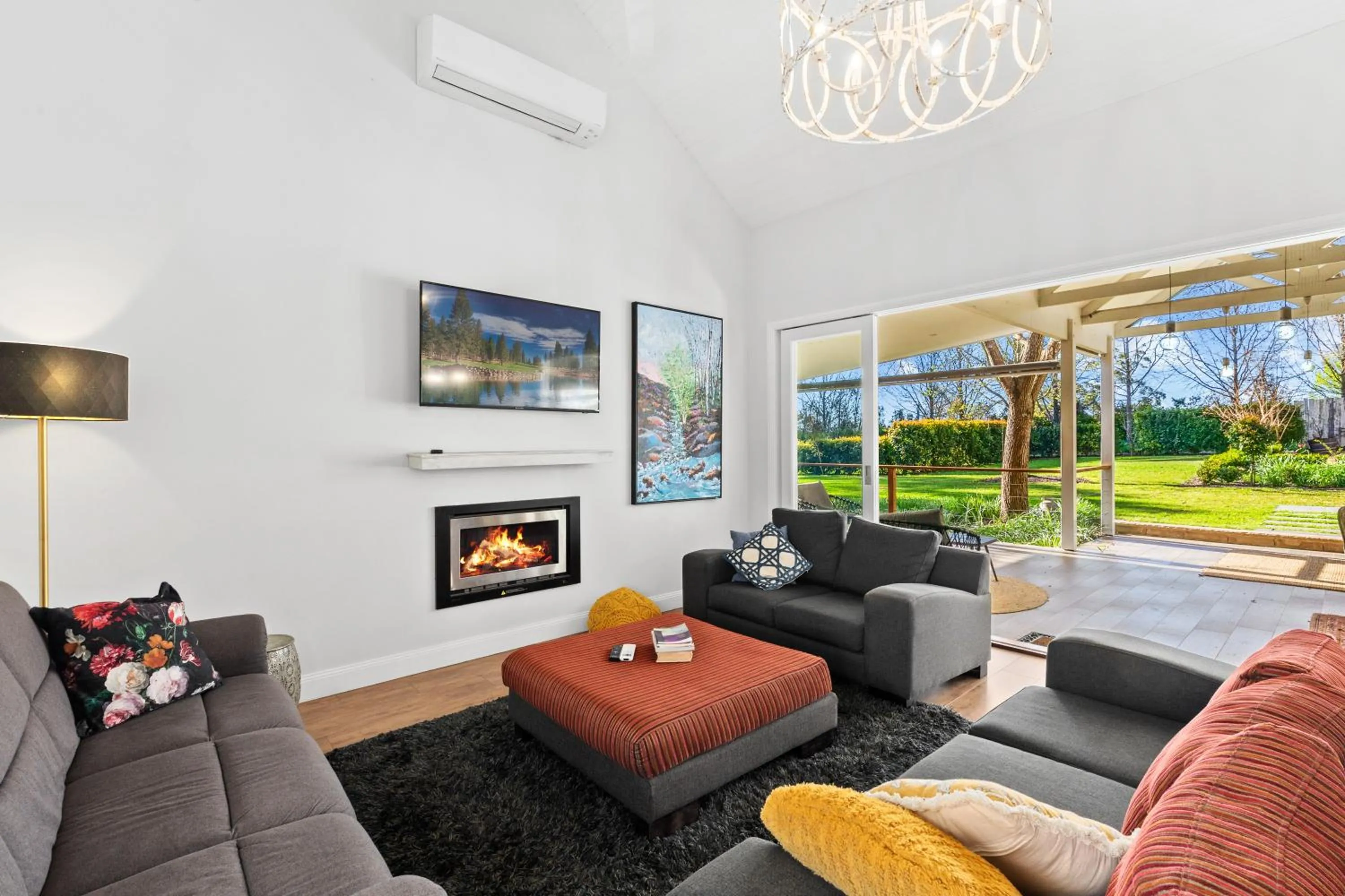 Communal lounge/ TV room in Chanticleer Gardens Barn cottage with a Pool