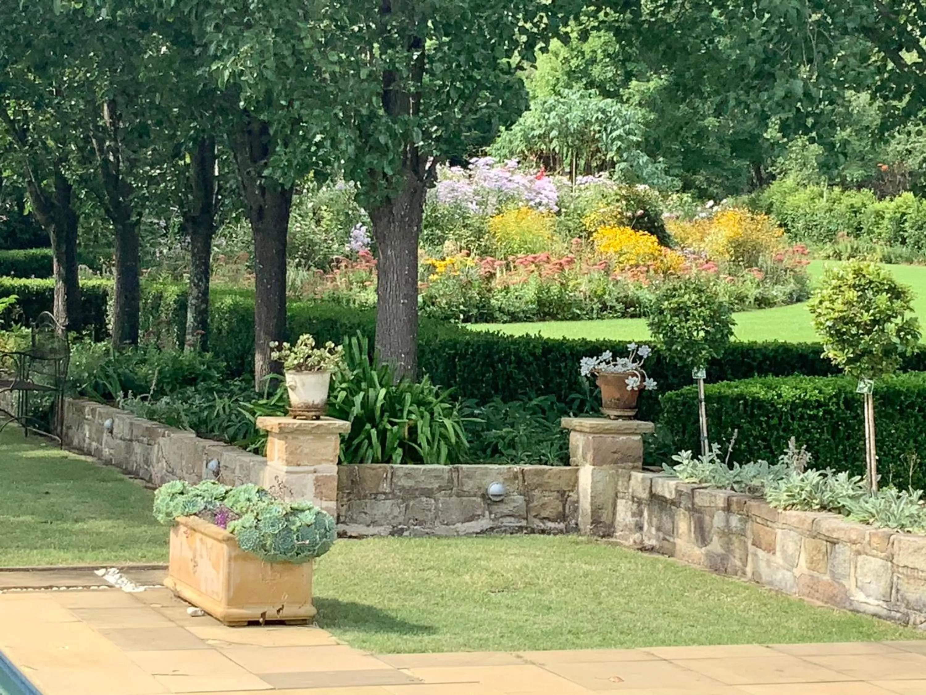 Chanticleer Gardens Barn cottage with a Pool